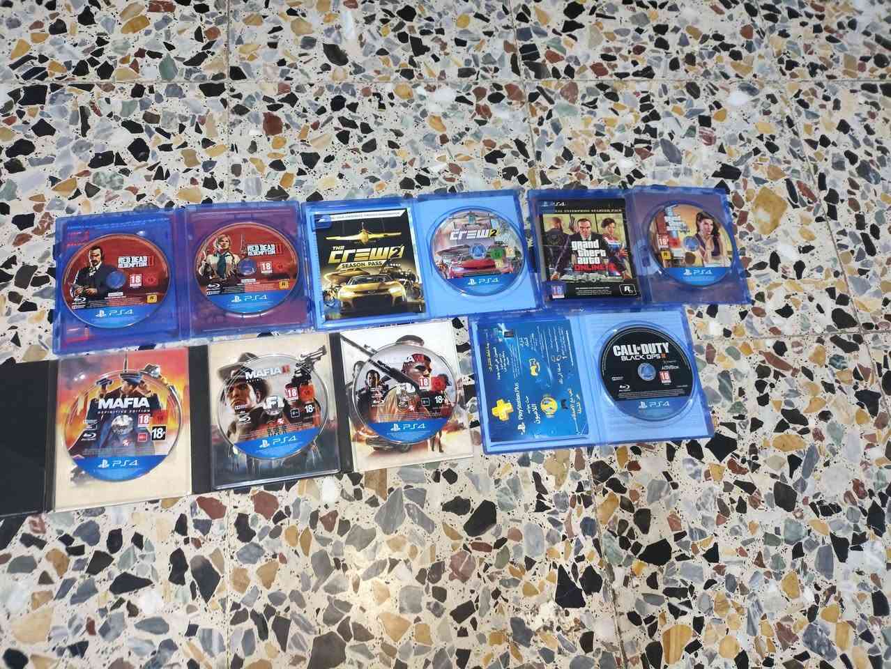 السلام عليكم عندي بلاي 4 سليم غير مهكر مع  خمس العاب 5 الجهاز نظافته 95% مع كامل ملحقاته الالعاب هي Tha Crew2 و call of duty black ops 3و Reddit relation 2و Mafia 1 2 3 و GTA 5 و الجهاز مطاب مصلح الله شاهد مكفول اصدار الجهاز 13.1 و السعر 300 اتصال ماسنجر و واتساب *********** مكاني بغداد الدوره ويوجد خدمه توصيل كافه المحافظات
