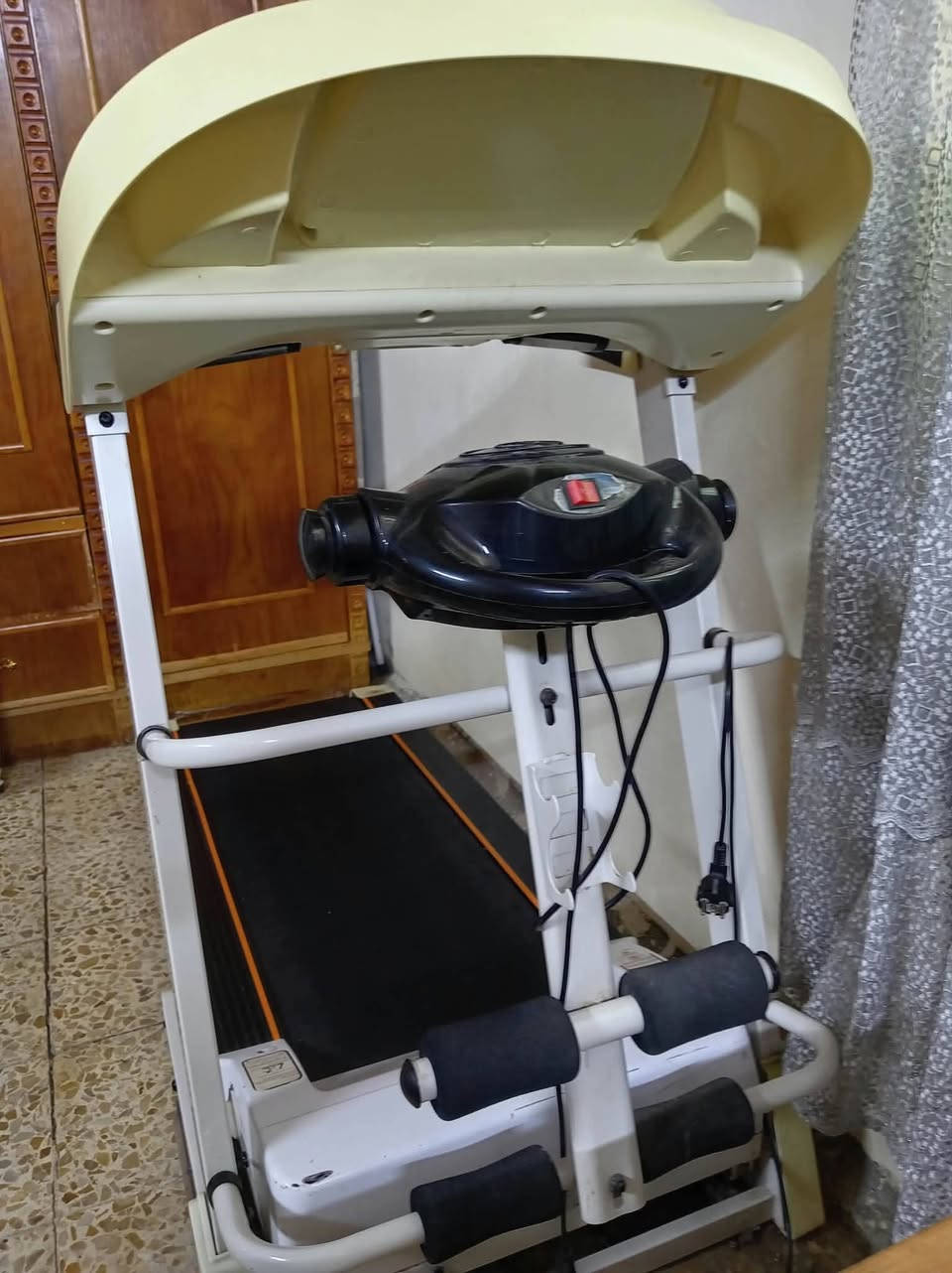 لبيع جهاز ركض وباسكل نضافه فول سعر 300رقم***********

نص مكتوب في الصور:
- Business.in.erbil
- www.facebook.com/Business.in.erbil