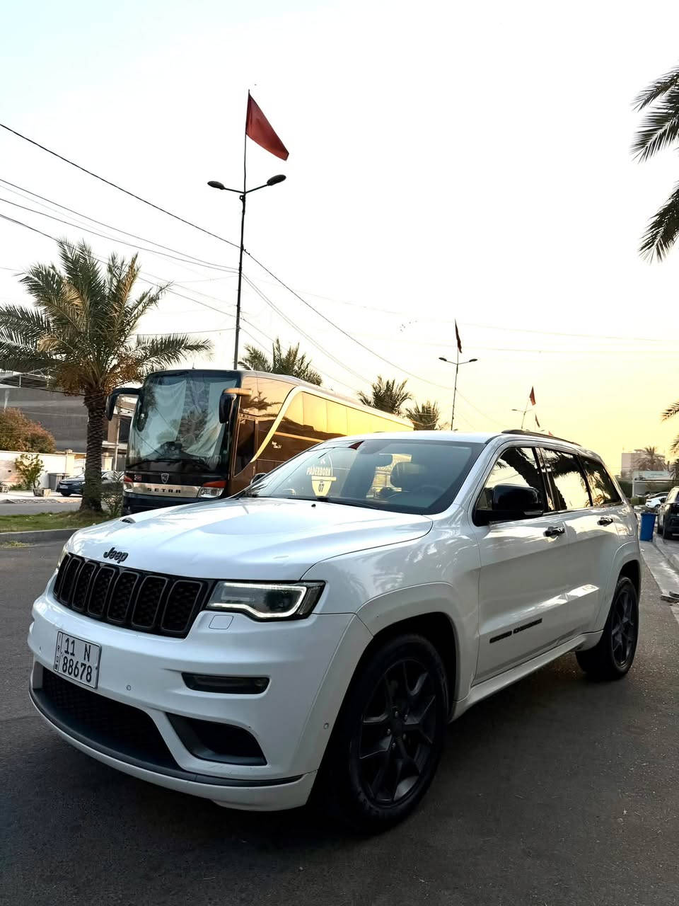 سلام عليكم جيب S موديل 2019 خليجي 

السيارة مكفولة كفالة عامة ما عدة الدعامية لامامية 

ماشية 140الف كم فول مواصفات  السيارة كلش جديدة

مكان السيارة بغداد الدورة البعيثة 

السعر : 288. يعني دفترين 88 ورقة وبيها مجال 

للاستفسار : ***********
