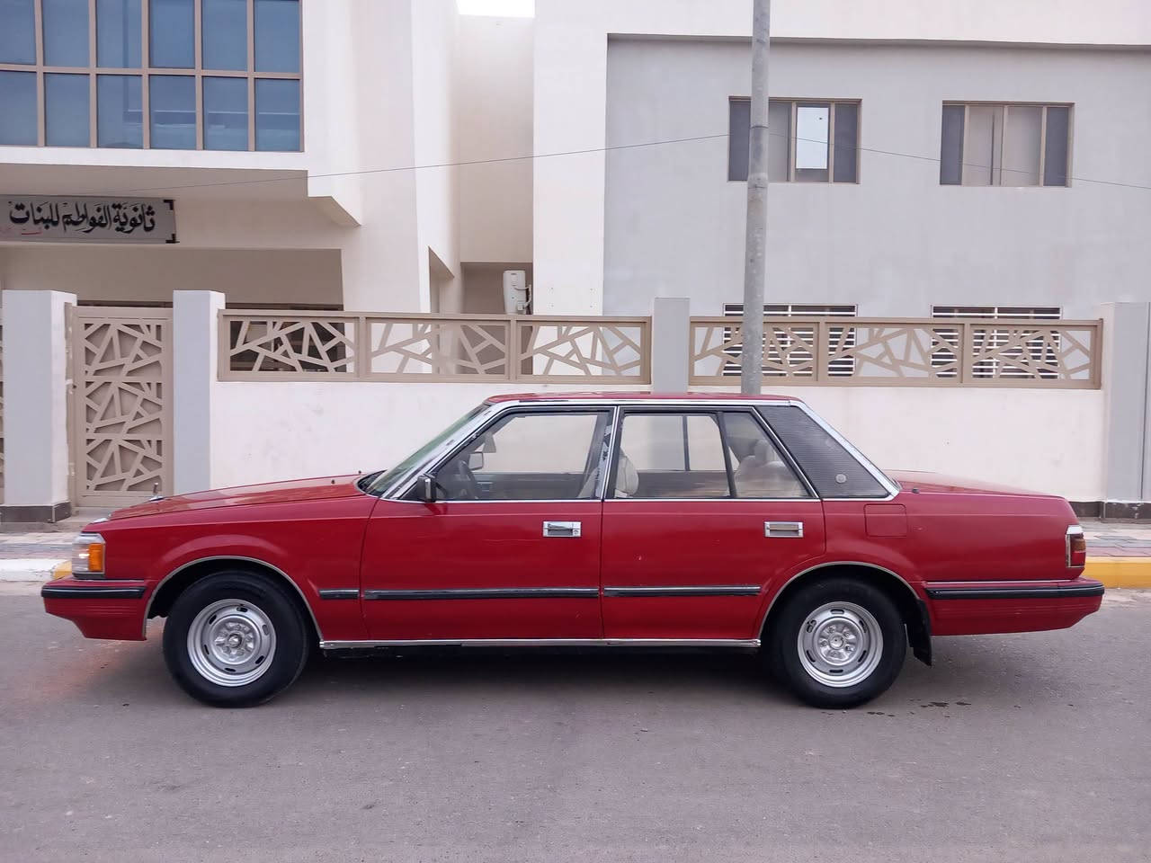 السلام عليكم ورحمة الله وبركاتة 
تيوتا سوبر 1985على وضع الشركه /رقم بغداد دولي مشروع وطني لغايه 2031 تحويل ثاني يوم / مكفوله من الضربه والتبديل بس صبغ عام جماليه بدون اي ضربه /محرك وكير بلاد /سياره جاهزه من كل شي محرك حداديه تخم تاير تبريد ثلاجه /دواخل عسلي بلاد سياره على وضعها البلادي /للاستفسار الاتصال على الرقم ***********////*********** العنوان ذي قار قضاء النصر 
مكلف بالنشر وغير متواجد عل الفيس
