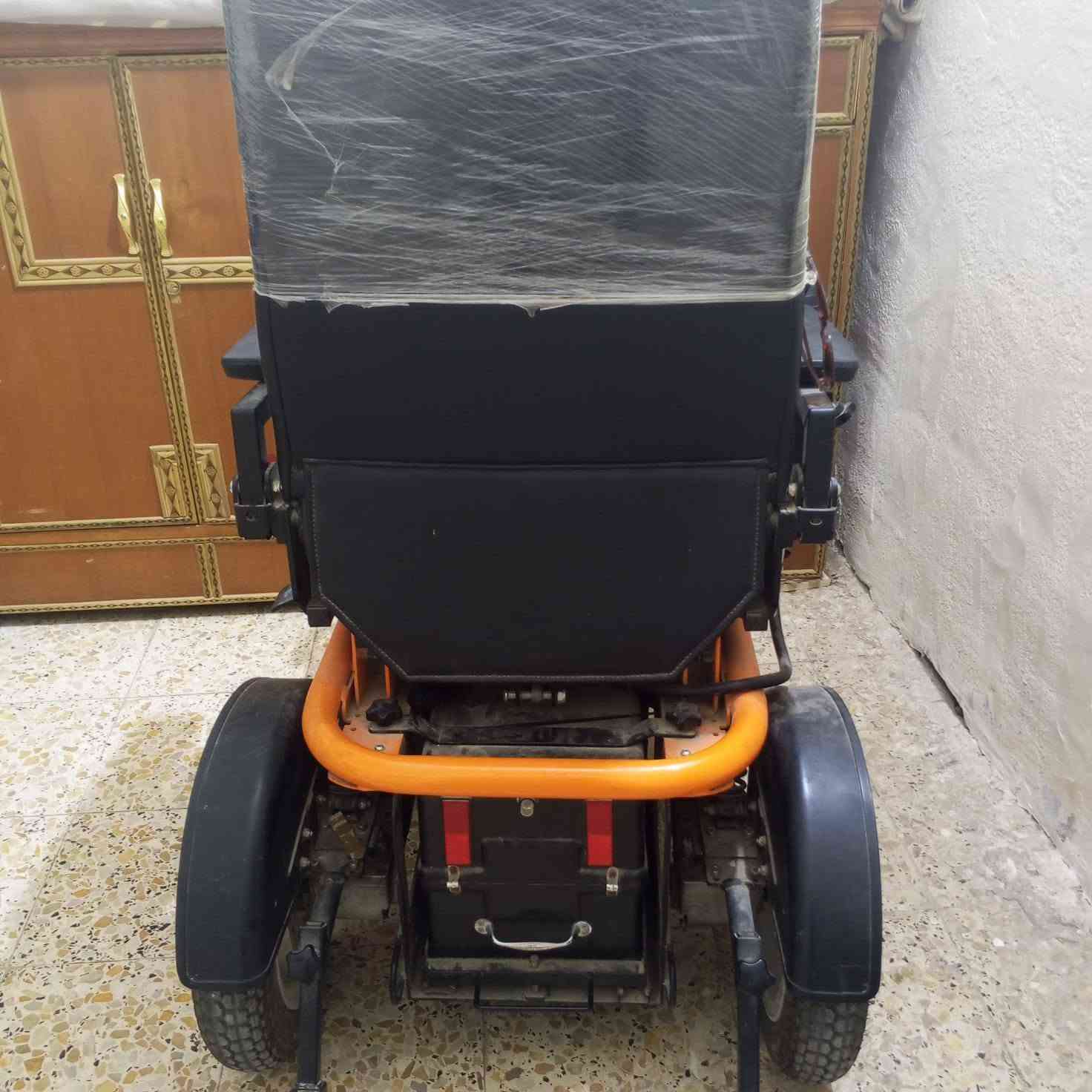 يوجد لدينا عربانه شحن للبيع 5 سرع السعر 550 وبيها مجال جديده استعمال شهر فقط العنوان بغداد ناحية الوحده رقم الهاتف ***********
