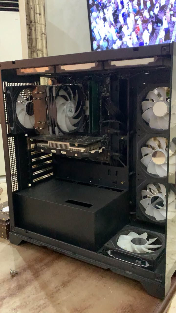 المعالج: Intel Core i5 جيل العاشر
 المذربورد: MSI H510
 الرامات: 16GB
 كارت الشاشة: NVIDIA GeForce GTX 1050 Ti
 التخزين:
 SSD M.2  512GB بسعة 
 SSD 1 TB بسعة + SSD 256 GB بسعة 
 HDD. 1TB بسعة 
 باور سبلاي: 550W
 الكيس: كيس احترافي بتصميم واجهة زجاجية مع مراوح ARGB ومبرد هوائي مميز
السعر: 650 ألف دينار عراقي
العنوان: بغداد - الأمين الثانية
رقم التواصل: [***********]
