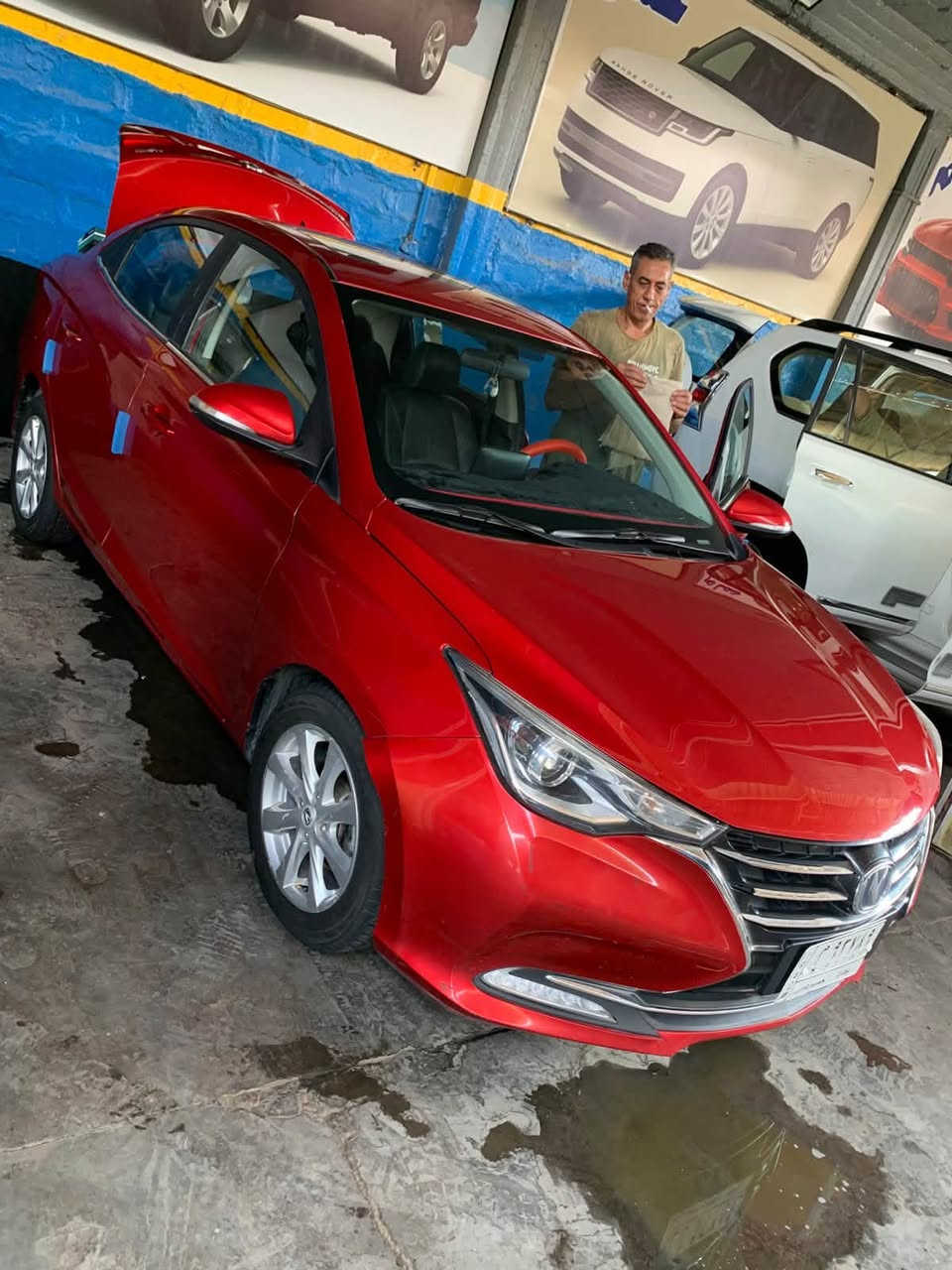 السلام عليكم ورحمة الله وبركاته
سياره شانجان. نوع Lسفن 

لون السياره /احمر 🚘🚨 

السياره نضيفه. 

السياره  بي فتحه

سياره نضيفه  الموديل : 2020

 ماشية تقريبًا ١٣٩ ألف و٦٤٠ كيلومتر 

سياره من ناحيه تبريد ماشاءالله 

ونضافه سياره كشنات جلد 

مواصفات فول سويج 

سياره عيبه فقط ضربه بل جاملغ الأمامي من جهه السايق ومصلحه عل بارد 

السياره سعره 90 ورقه. اني دافع 55ورقه   وباقي عليه 35ورقه. 

تنطيني 55ورقه اليه. ويبقه عليك 35ورقه تتدفعه للشركه  كل شهر ورقتين ونص. 

وسياره بعده بداخل ضمان. 

عنوان / بغداد . حي عامل  

 للتواصل   عل مازنجر او عل رقم واتساب  

‭***********‬ورجاءً الي ميشتري لحد يكسر بل  سياره

