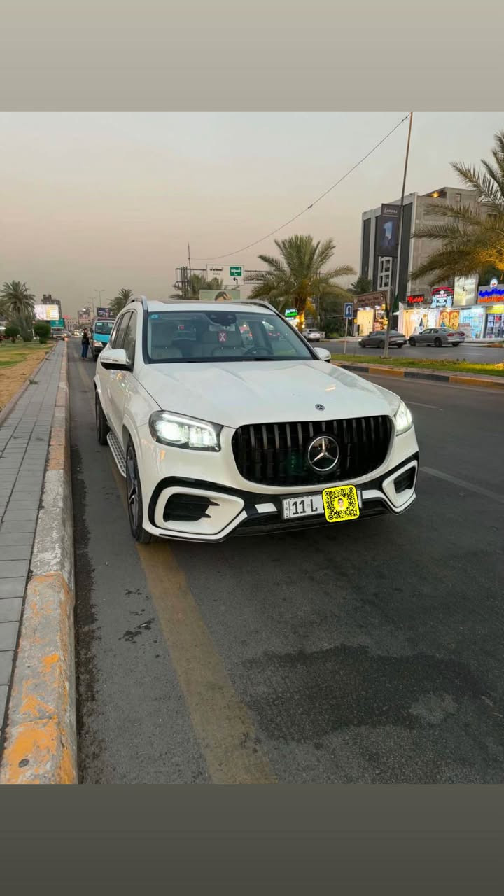 السلام عليكم.. للبيع سيارة مرسيدس GLS 580 (المحرك الجبار 8 سلندر)، السيارة قمة بالنظافة، وجاهزة للاستخدام وباسمي تحويل ثاني يوم بمرور بغداد.
 الموديل: 2020
 المحرك: 8 سلندر توين توربو (V8 BiTurbo) سعة 4.0 لتر - قوة وعزم جبار مع تقنية EQ Boost الهجينة.
 الممشى: 62 ألف ميل فقط.
 نظام الدفع: دفع رباعي مستمر (4MATIC).
 الرقم واللوحات: رقم بغداد والسيارة باسمي.
✨ أبرز المواصفات:
 سقف فتحة (سلايد روف).
 3 قطع كراسي (7 مقاعد) جلد طبيعي فاخر تحكم كهربائي كامل.
 كراسي أمامية (تدفئة، تبريد، ومساج بوضعيات متعددة).
 نظام تكييف متطور وعزل حراري تام لكل راكب.
 شاشات Mercedes MBUX الكبيرة تعمل باللمس ونظام صوتي فاخر (Burmester).
 كاميرات 360 درجة (رؤية محيطية كاملة للمساعدة على الركن).
 رادارات متكاملة (تحديد مسار، مانع تصادم، مثبت سرعة تفاعلي).
 نظام تعليق هيدروليك (AIRMATIC) لراحة تامة على الطرقات والمطبات.
 أبواب شفط (Soft-close).
 إضاءة داخلية محيطية Ambient Lighting بـ 64 لوناً.
⚠️ حالة البدي والضرر ():
 السيارة بيها 3 قطع صبغ (جاملغ مبدل ومصبوغ + باب مصبوغ + بنيد مصبوغ).
 ملاحظة  السيارة بدون إيرباغ (ما طاك)، وبدون شاصي ولغد، الدواخل والأساسات كلها سليمة وجاهزة وكالة.
📍 مكان السيارة: بغداد..
📞 للتواصل والاستفسار 
رقم الهاتف: ***********
متواجد واتساب. بغداد, العراق
