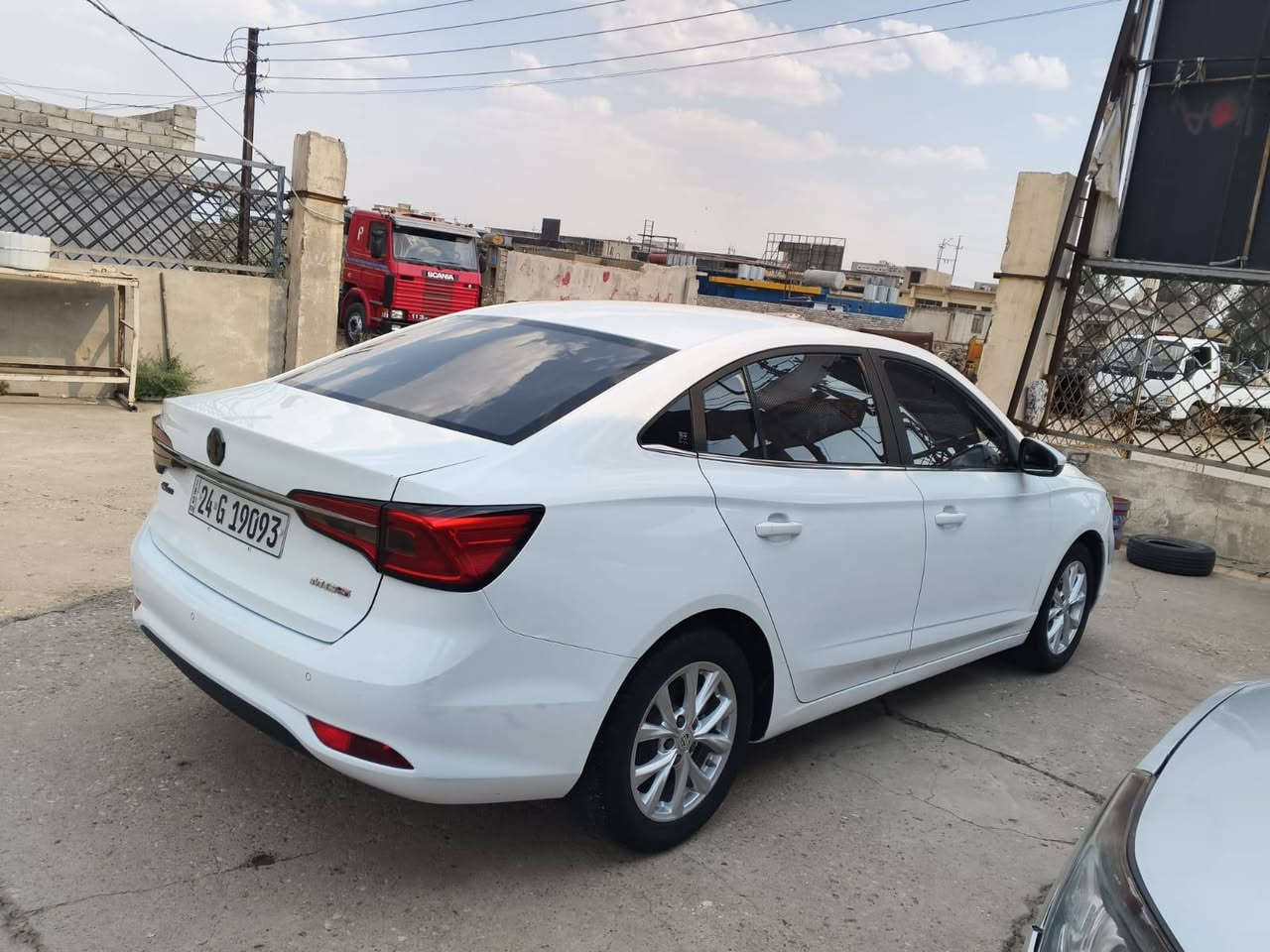سلام عليكم 
mg5 2021
سيارة بدون صبغ 
بيها تلقيط pdr بسيط جدا 
تحكمات ستيرن صفحتين
 كروز سرعة 
كامرة 
شاشة كبيرة تبريد وتحكمات 
حساسات خلفية 
بصمة تشغيل 
شاشة صغيرة بلدشبول 
لايت زينول 
ممشة ٥٩ الف 
السعر ٩٥ وبيها مجال بسيط 
التواصل على الرقم فقط 
***********
