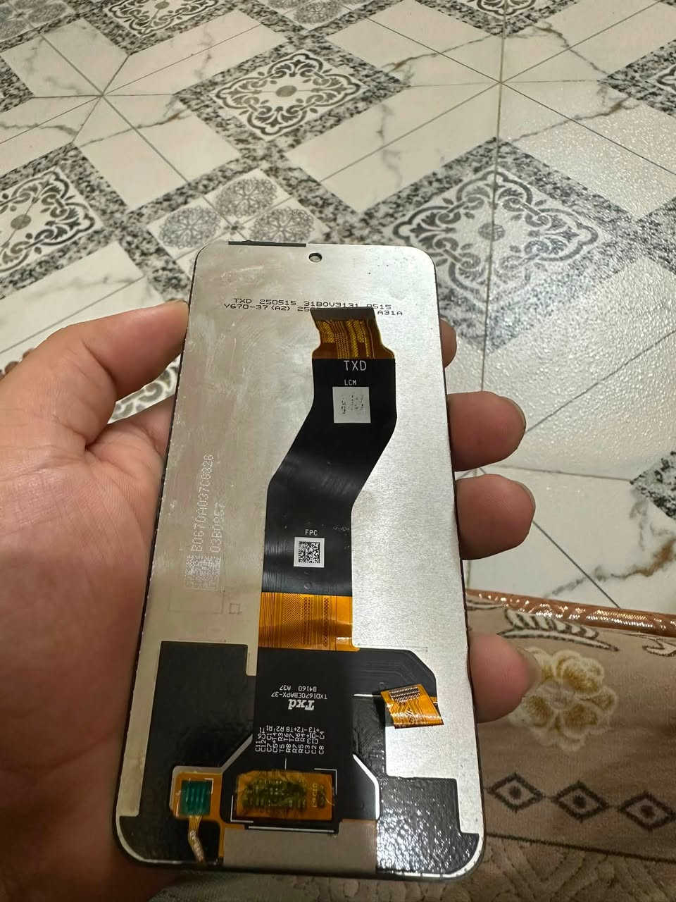 السلام عليكم اخوتي شاشه طلعتلي بلغراض نضيفه كلش شرط بحثت عليه يكلي مال شاومي نوت ١٠ او غير شاومي  بعد ما ادري قيم بليرضي لله مكاني بغداد ساحه عدن رقمي 
***********
