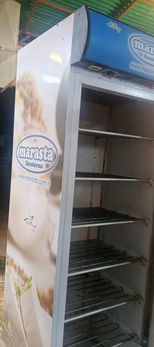 السلام عليكم.من رخصت مدير الكروب 
مجمده عاموديه للبيع نضيفه جدا 
العنوان الراشديه. السعر 600 وبيه مجال 
للاستفسار ***********
