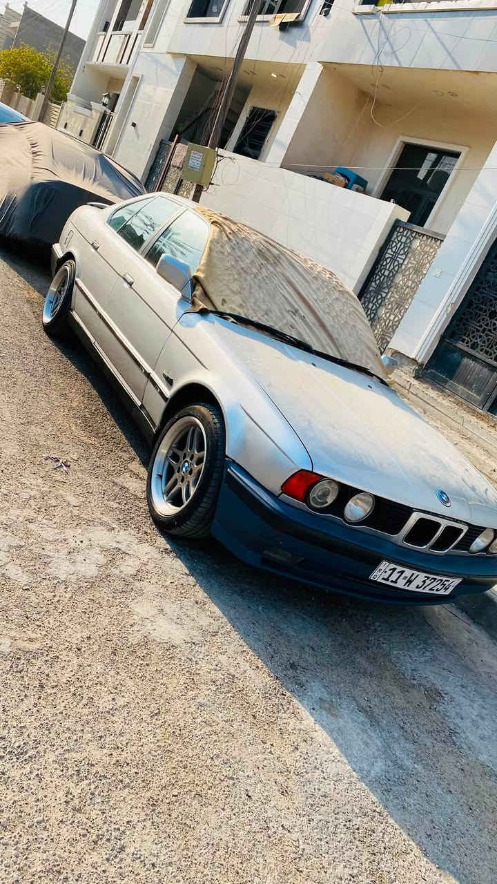 السلام عليكم bmw للبيع
محرك 25 مفتوح  كير اوتو شلعتها تخبل مكينه جديد لا تنقيص ولا تبخير تفصل بيها قطرة دخانه مابيها 
السياره عضمتها كلش حلوه دعاميات M  دوس M شديتهن جدد بعدني ماصابغهن القديمات موجودات نفس اللون ويل M وداخلها حلو ونضيف دوشمه جديده  السياره نقصها بس صبغ دعاميات   وباب السايق تبريد ثلج 
رقم بغداد  دولي سنويه جديده
وهزه  بعدها ماخلصانه و كلشي كامل شرط التحويل
مكاني بغداد الدوره ***********
