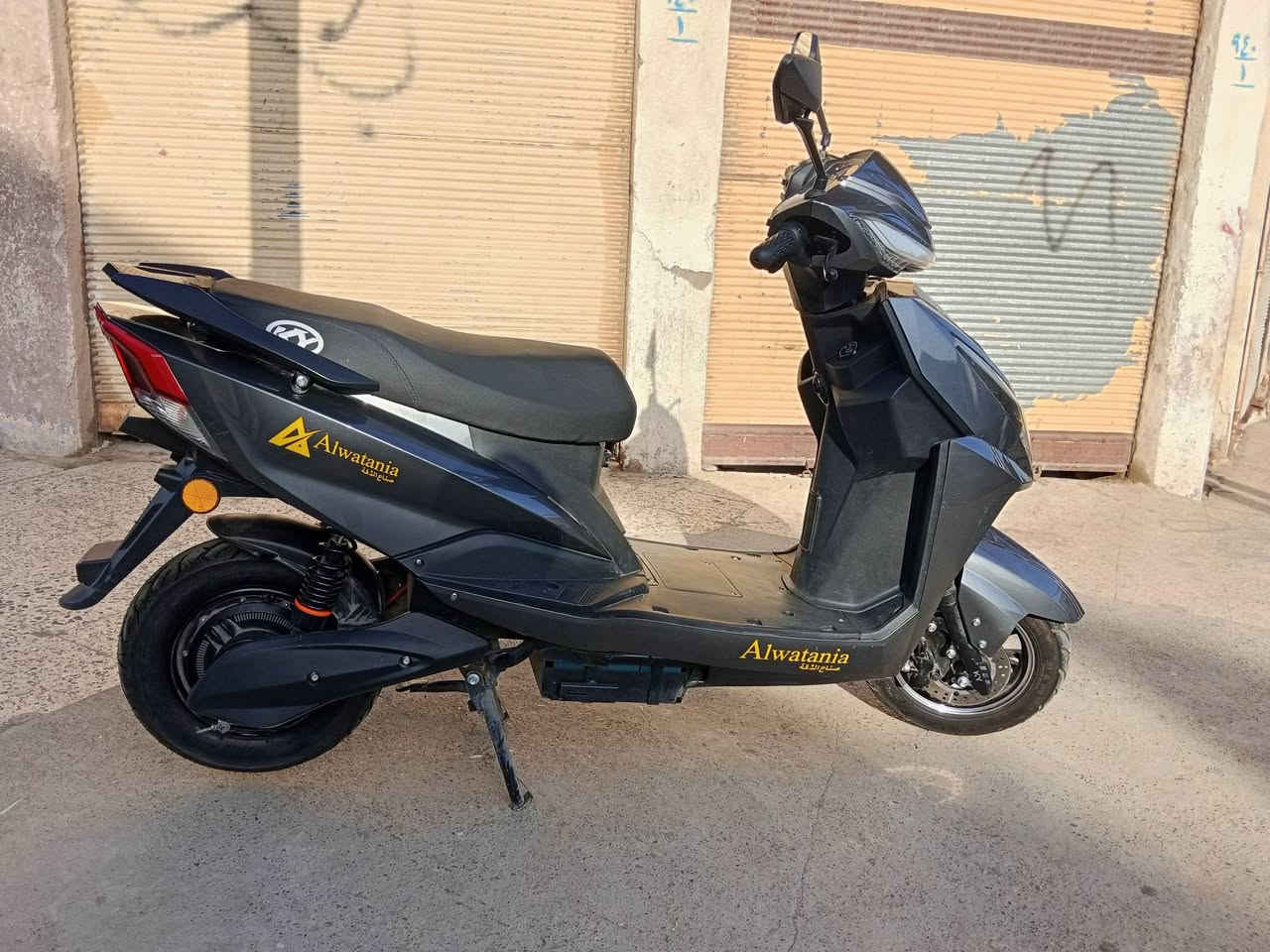 السلام عليكم ماطور شحن للبيع ست بطاريات موتور نظيف كله شغال عدل عقل ماله عاطل يراد له عق***********
