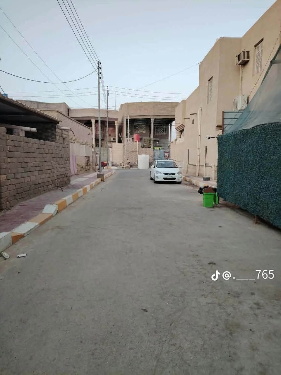 بيت رقم  طابقين للبيع
مساحه 100م  معاملته كامله الكشف كامل باقي بس التقيم

الطابق الاول استقبال وصاله ومطبخ وصحيات 

الطابق الثاني غرفتين وصاله

سعر 75 وبيه مجال للشراي 

لاستفسار والتواصل خاص او على الارقام لتاليه

منتظر حازم :  ***********

نستقبل كافه العروض الطابو والزراعي بيع وشراء في جميع مناطق سوك الشيوخ في مكتب الأمير للعقار  حي الجوادين قرب الصيدليه مباشرتا

نص مكتوب في الصور:
- @.__765
- d@.___765
- J@.___.765
- @.___765
