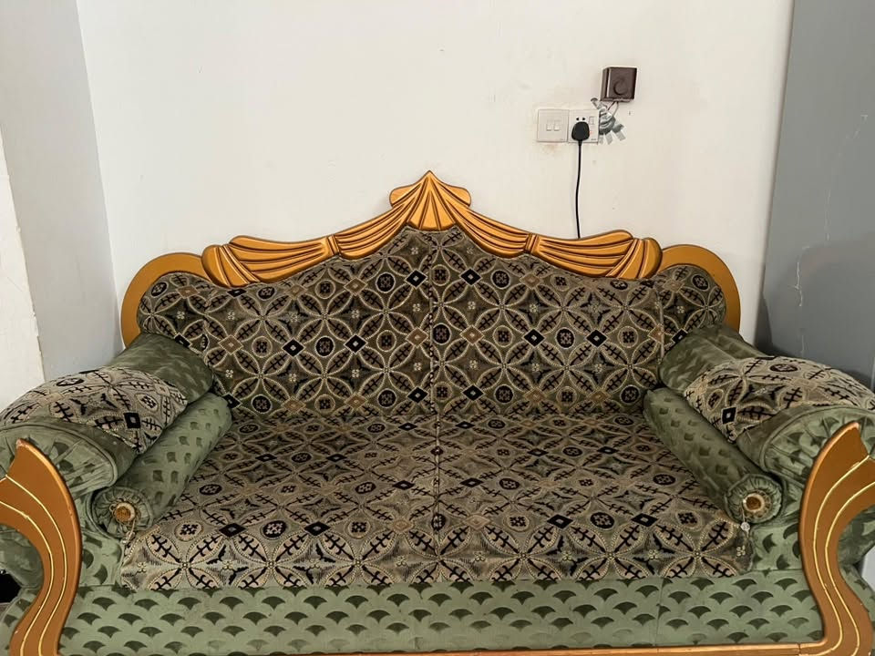 ١٠٠ الف قفل اليريده يجي ياخذه اليوم  *********** واتساب
