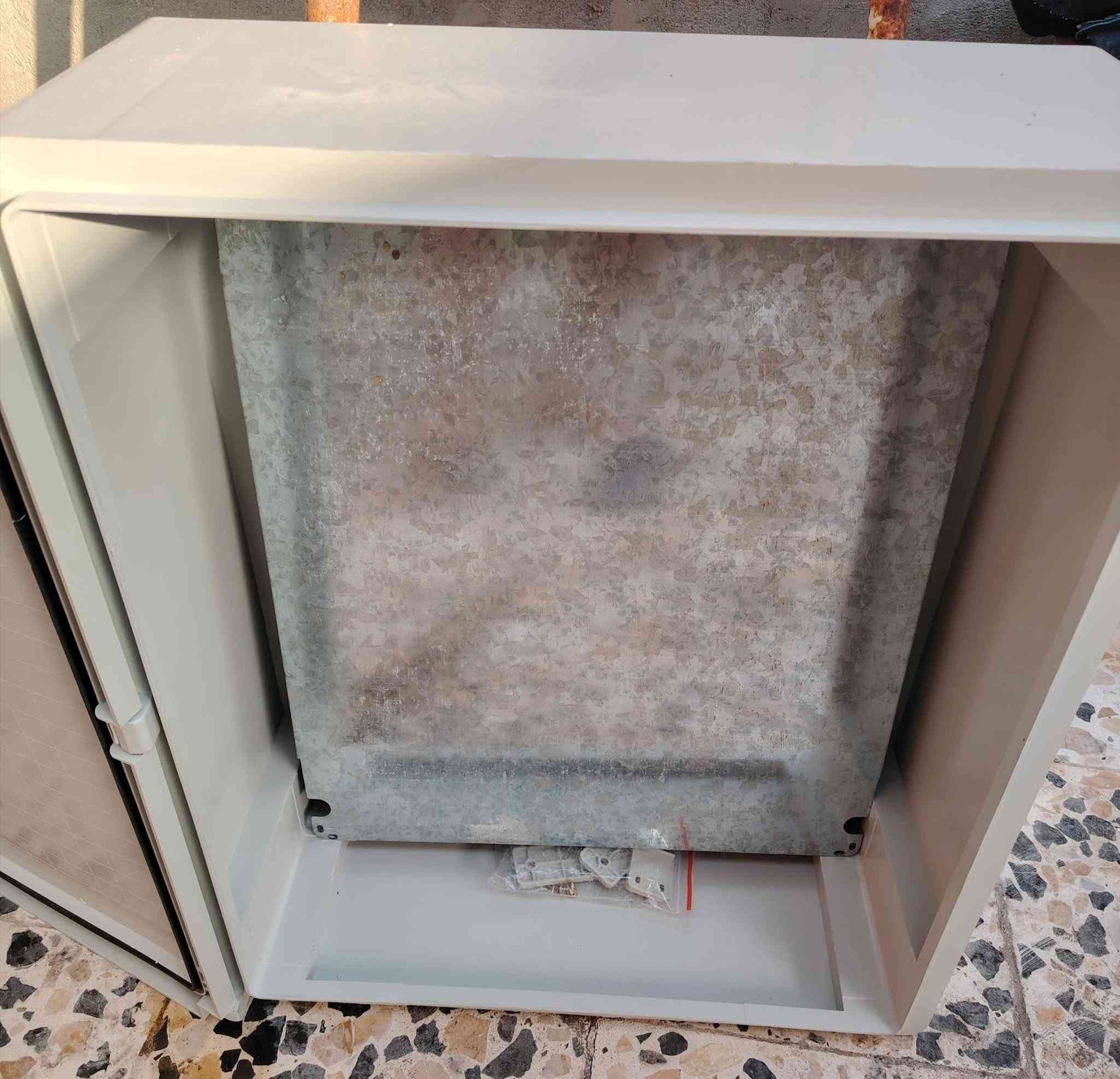 بنل بلاستك قياس 50×60 جديد غير مستخدم للبيع بسعر 20 ألف قفل 
اخذته قبل شهرين ب30 ألف بس ما احتاجيته بالبيت 
بصرة / الامن الداخلي ***********
