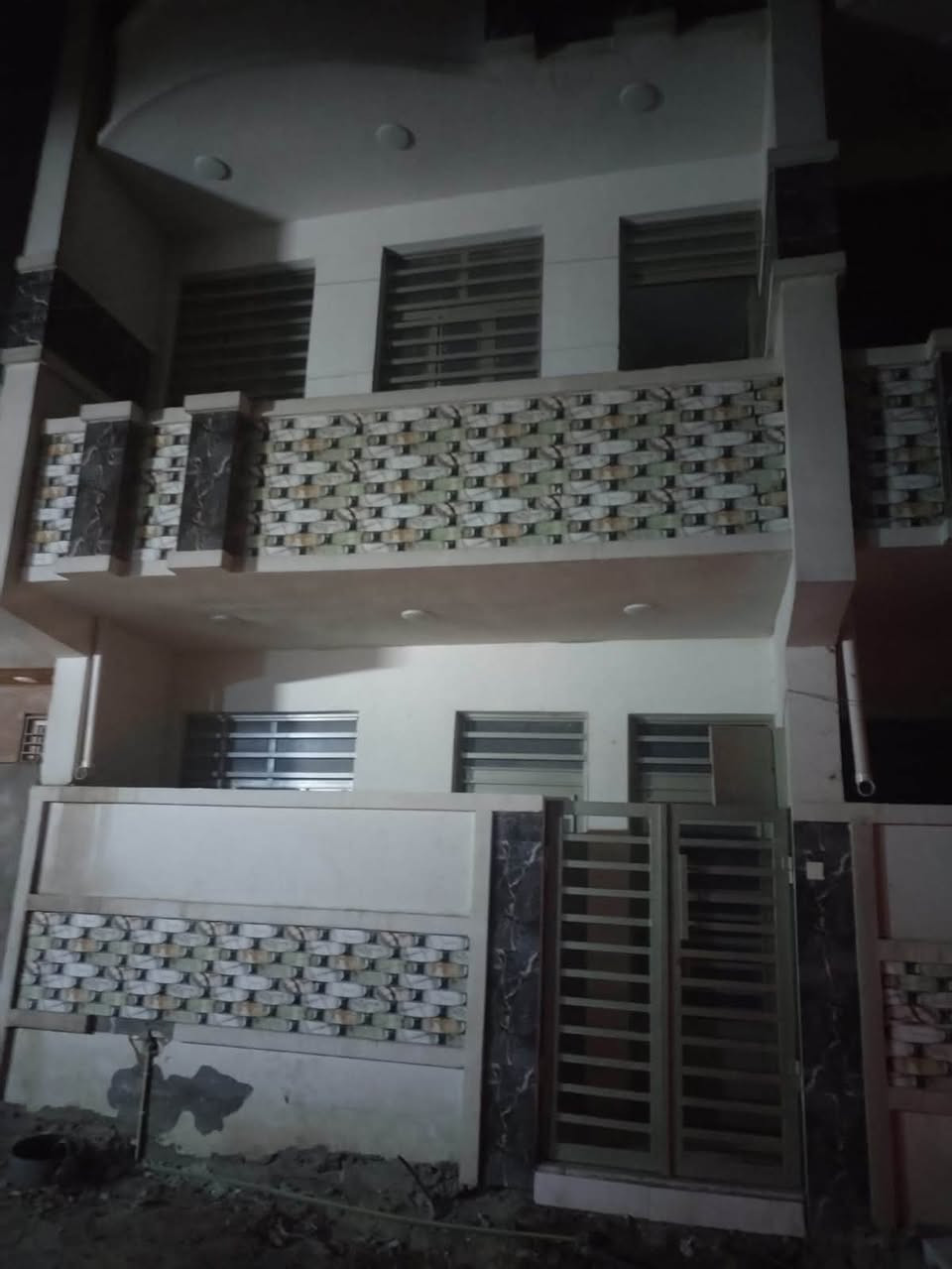 �🔥 عرض نار للبيع – بيت حديث زيرو بالكامل 🔥🏡
📍 الموقع: الحرية الزراعي
📐 المساحة: 50 م²
📏 الواجهة: 5 م × النزال: 10 م
🏠 البيت: حديث زيرو – أول سكن

💧 ماء
⚡ كهرباء
🚽 مجاري
🧱 ناقص فقط المقرنص

━━━━━━━━━━━━━━

💥 السعر: 68 مليون دينار فقط 💥
🔥 68 مليون دينار وبس!
🔥 سعر يكسر السوق وبمواصفات مميزة

━━━━━━━━━━━━━━

🛡️ ضمانات البيع والأصولية:

✅ سند 25
✅ مكاتبة + تعهد خطي
✅ إقرار في المحكمة مع صاحب الدونم الرسمي وبحضور القاضي
✅ في حال حصول أي تعرض على العقار من أي جهة، يتم استرداد ضعف المبلغ المدفوع حسب التعهد
✅ المكتب مجاز بإجازة رسمية
✅ ختم المكتب مسجل في عمليات بغداد
✅ جميع الإجراءات أصولية ومضمونة

━━━━━━━━━━━━━━

🏢 مكتب الأمين للعقار
🤝 عنواننا الثقة

👤 بإدارة علي الكناني
📞 ***********

🔥 فرصة ما تتكرر… واللي يلحقها يلحق!
