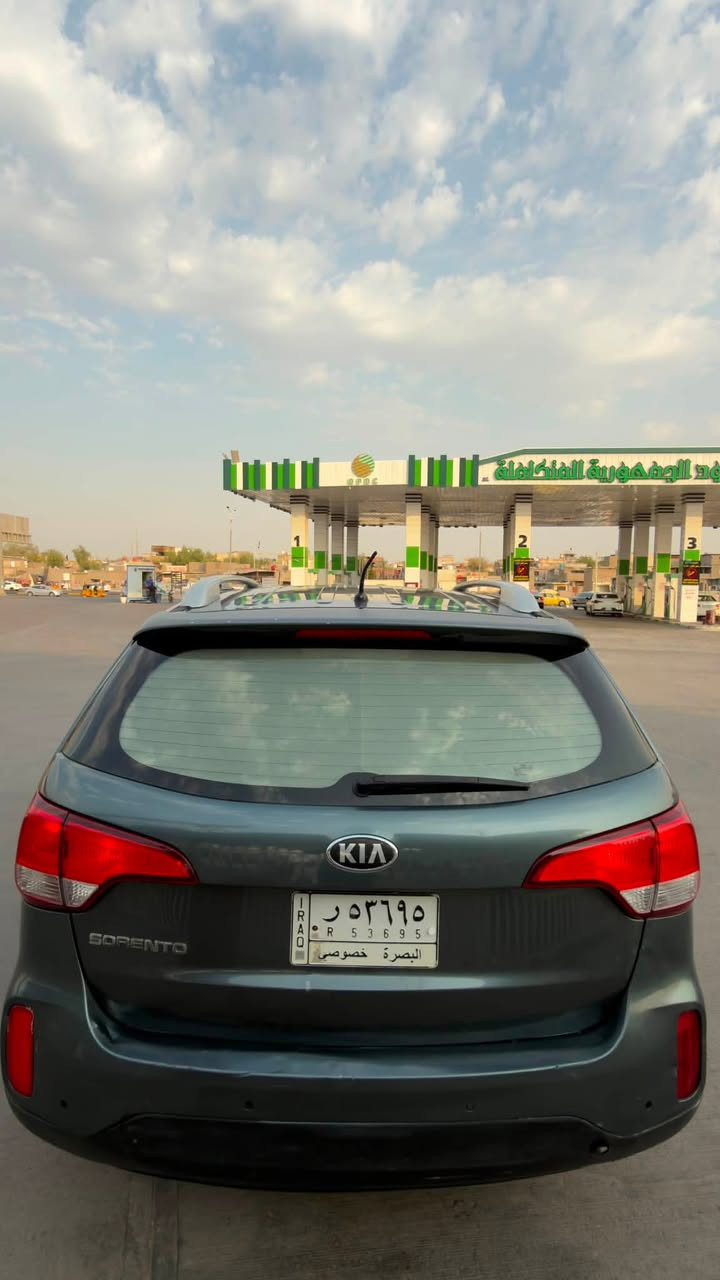 بسعر مناسب (130)🔥  ويطيحن منهن ورقتين غرامات على السيارة.
سورنتو 2014 خليجي محرك 4 سلندر 2400.
7 راكب 3 قطع تبريد.
كلشي موضح بالصور وسونار موجود.
سيارة ممشاها 111الف كيلو حقيقي وماكو بموديلها ممشيى قليل هيج.
سيارة بأسم مرة سنوية لل 28 وكذلك تريد تحويل.
كفالة كير مكينة تبريد وياها بصماتها ثنين.
اقرة وشوف سونار عدل وصور وفيديو كلشي موضح بي.
مكاني البصرة المركز دور النفط 
رقمي *********** بي واتساب.
وبلا زحمة لان مرتبط بدوام وشغل اذا تريد بس تستفسر لو نيتك جوا 125 لا تتصل وتحرجني لان كلشي واضح بالشرح والصور واذا ماتعجبك يارب تحصل اغاتها.

