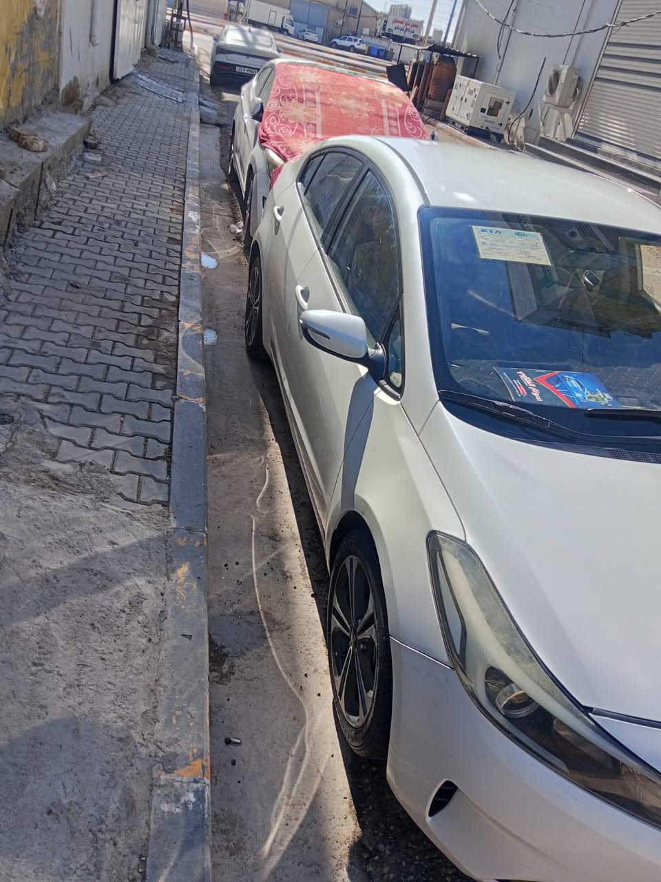 السلام عليكم سيراتو موديل 2017 السياره بيه الدوستين صبغ ورشه شويه بالباب وبجاملغ رشات بسيطه  السعر 125 وبيه مجال للاستفسار 
***********
