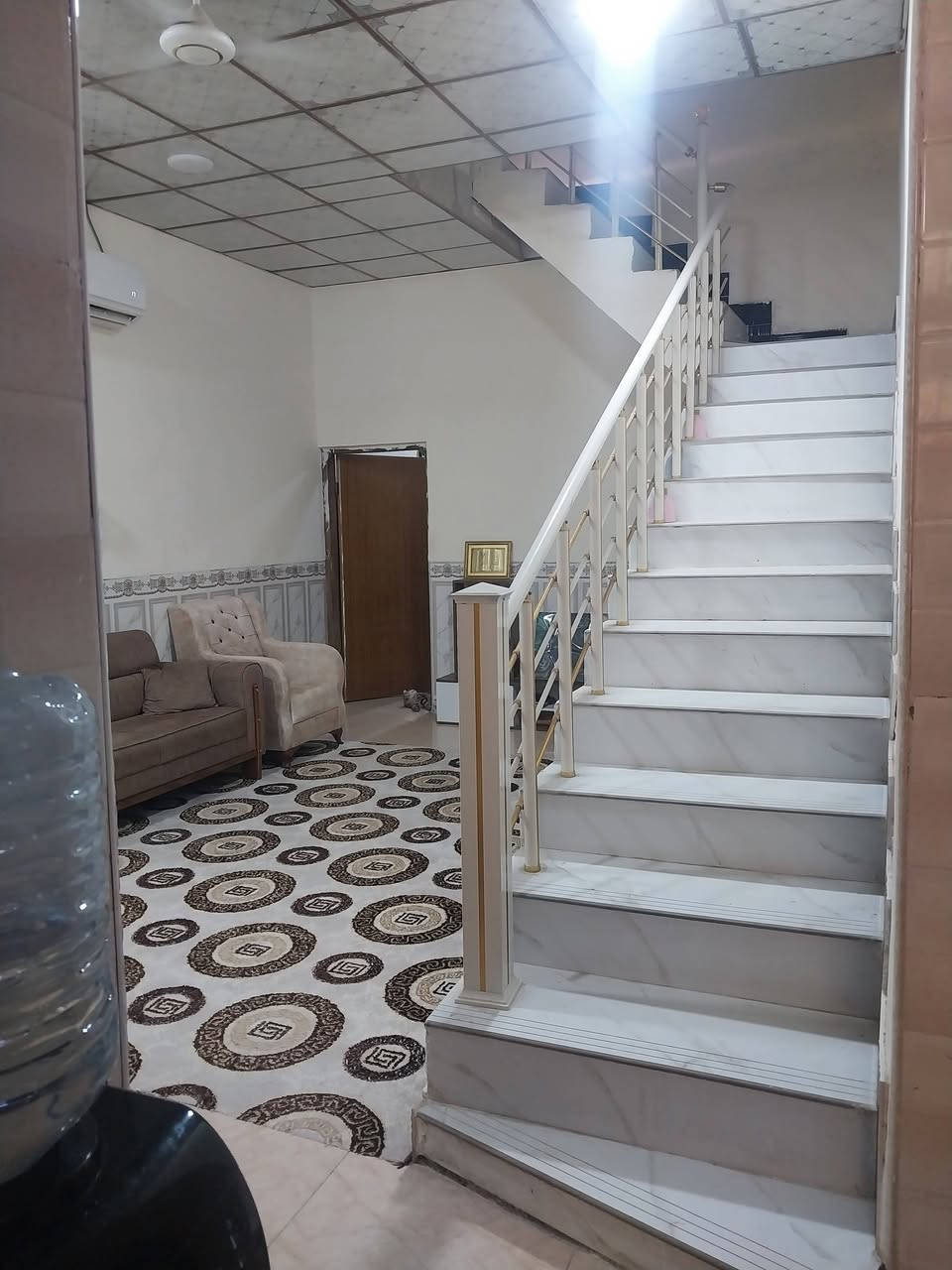بيت للبيع /
الموقع/الصحفيين الاولى/125متر/طابوصرف/واجهه 6وربع ونزال 20/
 شارع الاطفاء السايدين  وعرض الشارع 10/طابقين/بناء 2024
 طابق ارضي فقط

غرفه كبيرة  وصاله وديوان كبير  ومطبخ وصحيات  داخلية وخارجية وترك صغير وگراج يتسع الى سيارة  

السعر/140مليون قابل للتفاوض 
للاستفسار /***********
