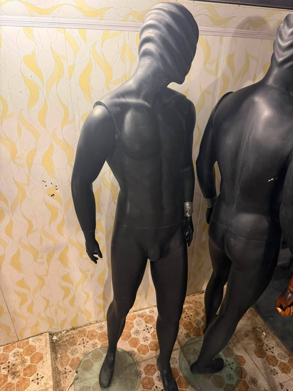 سلام عليكم 
ملكانات للبيع
وتعاليگ
واستان 
للأستفسار ***********

