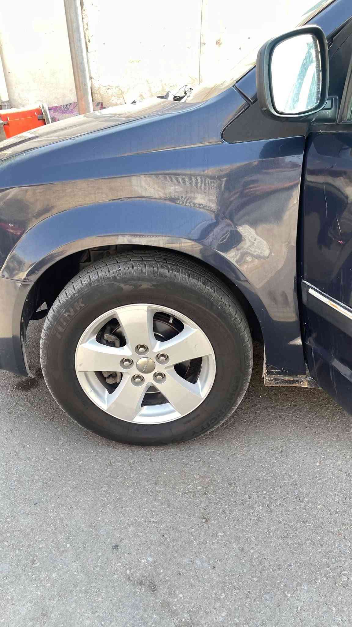 سيارة عائلية دوج كرفان سبعة راكب
للبيع او مراوس بسيارة صالون

موديل ٢٠٠٨ رقم دولي باسمي هزة جديده

مواصفات فول التبريد ثلاث قطع

سبعة راكب الابواب كهرباء

الجنطة كهرباء

السيارة مصبوغة حزام

الكشنات لغرف 

محرك ستة سلندر حجم ٣٣٠٠ اقتصادي

تفيد ابو العائلة

وتفيد للخطوط 

مكان السيارة ميسان المركز

الاتصال ***********
السعر ٩٠ ورقة مجال للعملة
