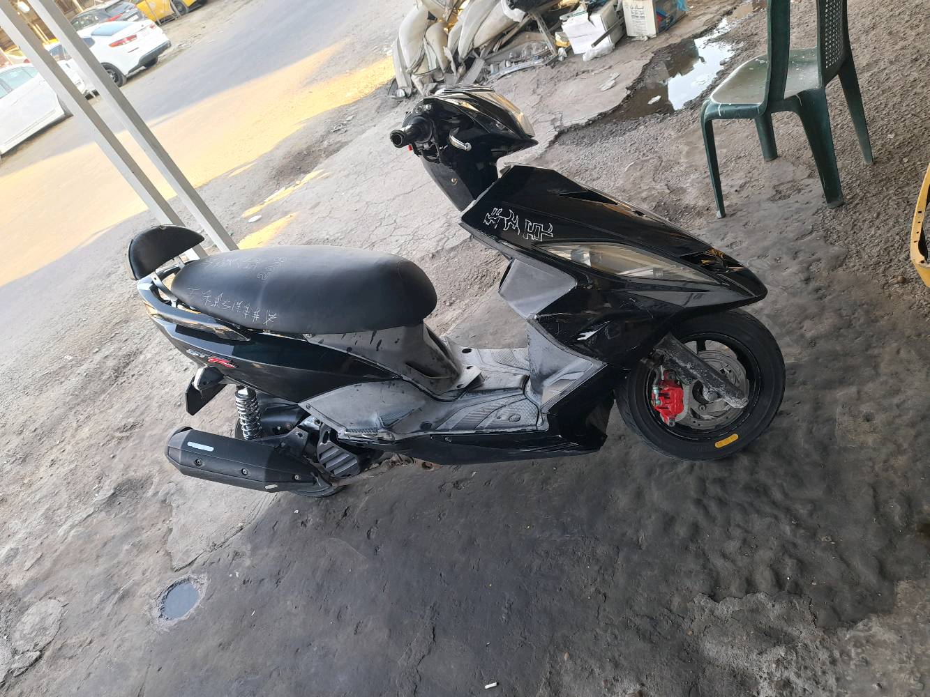 دراجه جيتي أر
مكينه بلادي ناعمه وحلوه كفراتها تجاري كهربأئيات شغاله 

الدراجه معدلها مخيف بيها نقوصات خفيفه كلجات خلفي تاير امامي ستان تعليك. السعر ٦٥٠ مكاني لامين الثانيه ***********