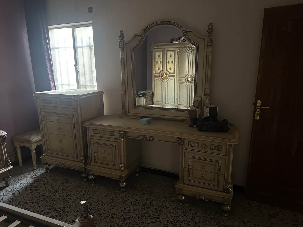 السلام عليكم 

غرفة نوم ماليزية مثل ما موضحة بالصور الغرفة نظيفة 

السعر 450 الف و بيهة مجال بسيط

* فتحها و نقلهة على المشتري 
***********
