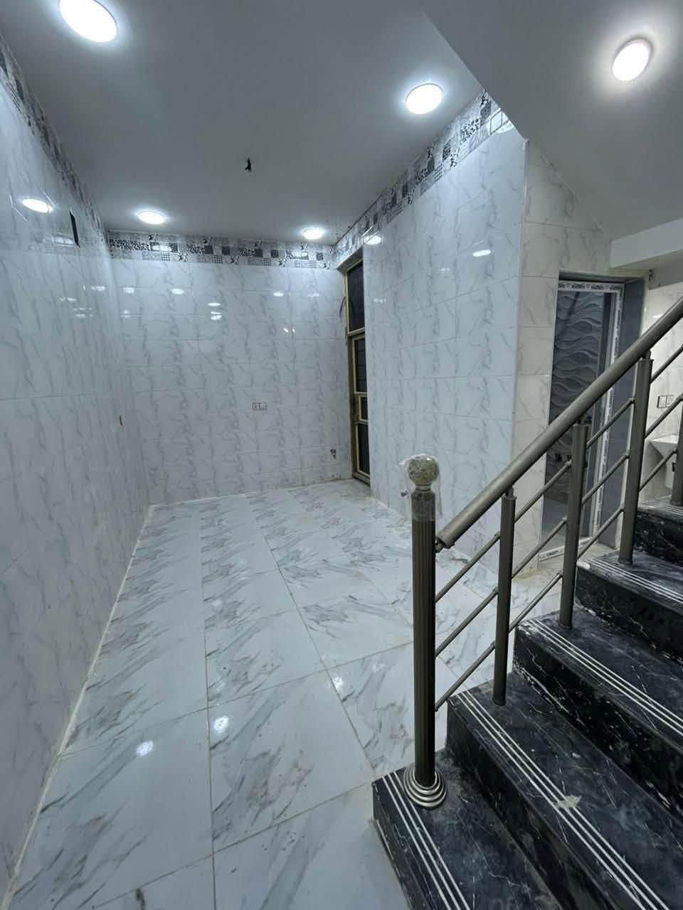 فرصة مميزة للبيع!

بيت مساحته 50 متر
يتكون من:

* غرفتين نوم
* استقبال
* صالة
* مطبخ

📍 الموقع: – شارع الملا_ على شارع مقرنص
💰 السعر: 95 مليون دينار

للتواصل والاستفسار:
📞 ***********

📌 البيت مناسب للسكن أو الاستثمار وبموقع جيد على شارع رئيسي
