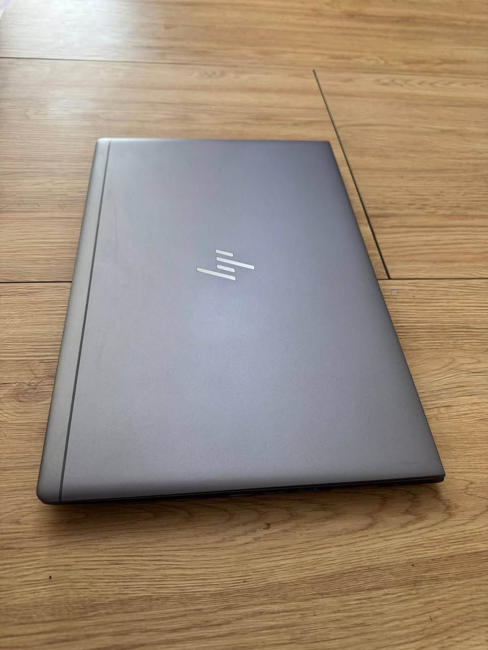 السلام عليكم
لابتوب HP ZBOOK 15u G5 سوبر سلم ورك ستيشن برامج هندسية قوية وتصاميم والعاب يعني كلشي تشغل
مواصفات
Core i7 8565u كور اي سفن الجيل الثامن
الرام 8 كيكا ddr4 وقابل للتطوير
الهارد Ssd Nvme256كيكا  سريع جدا 
كارت الشاشة خارجي AMD 
RADION PRO WX3100(2كيكا)
كارت الشاشة الداخلي INTEL UHD Graphics 620 (4كيكا) 
مجموع كرت الشاشة 6كيكا 
حجم الشاشة 15.6 
ويندوز اصلي مدى الحياة 
كيبورد ضوئي عربي انكليزي 
لابتوب نضيفه كلش وتشغل كل البرامج القوية الهندسية والتصميم والالعاب 
ملحقاتها شاحنتها الاصلية 130wوحقيبة
مكاني بغداد المنصور
السعر 500 الف ***********
