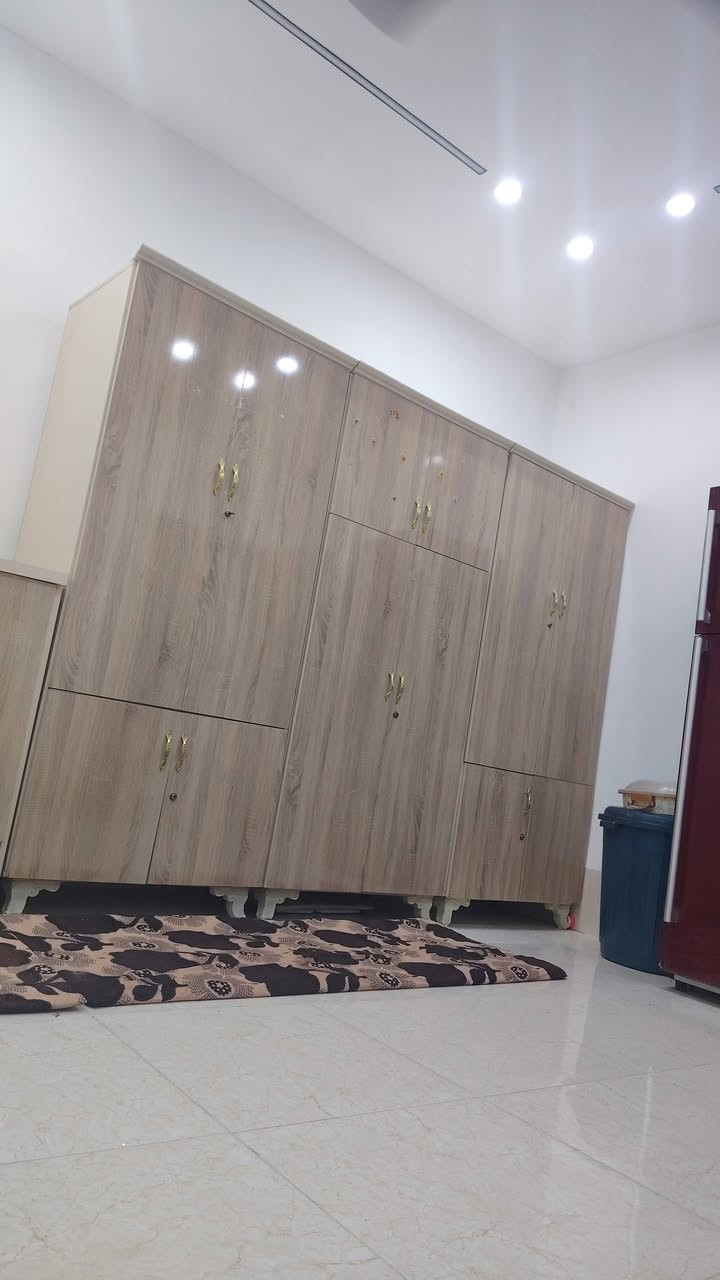 السلام عليكم كنتور ٦ أبواب للبيع منفصل كل بابين وحد مع بوفيه تفصال درجه اولى استعمال قليل السعر ٣٥٠ الف للاستفسار الاتصال على الأرقام التاليه
***********
***********

