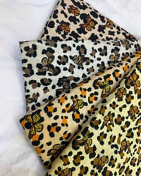 مرحبا زبائنه الكرام عرض جديد 🚕😍🚕#تخفيضات  #اقمشة  (( كشمير ايطالي نمري...