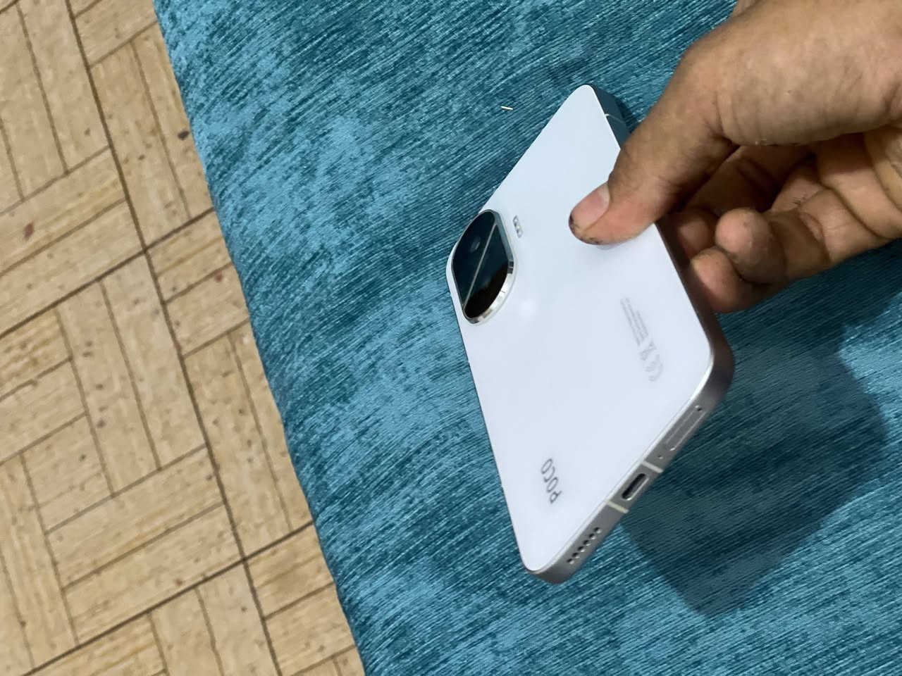 بوكو F7 • نضيف • شاحن 90W