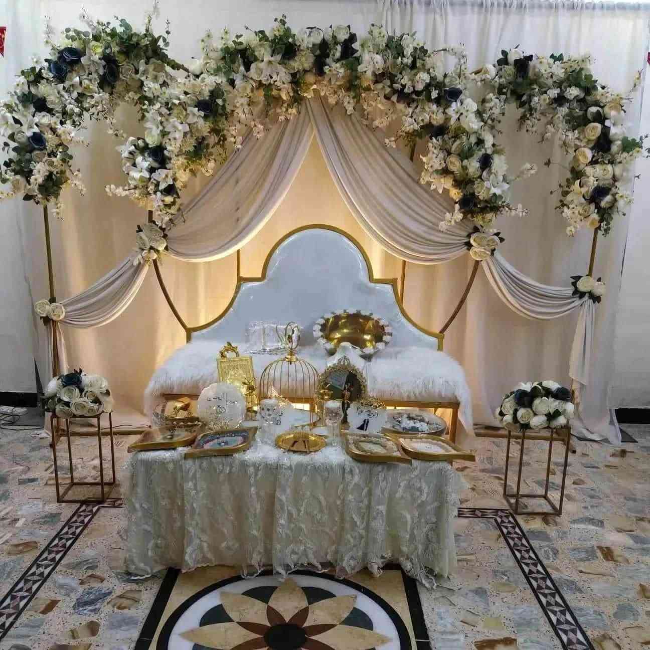 سلام عليكم كوشات اعراس كامله هيه واغراضهه للبيع 
للاستفسار  واتس اب 
***********
