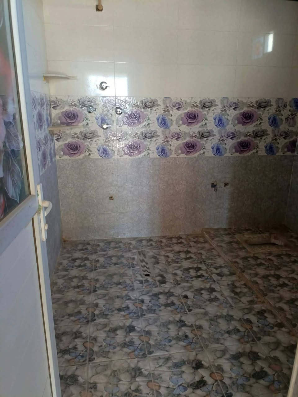 بيت للبيع على طريق الكفل منطقة شيخ ثائر خلف مدرسه المدائن مباشره مساحه 900 متر طابو زراعي سند 25 بناء حديث ماكامل بي غرفتين وصاله وصحيات مثل ماموضح بالصور
السعر 45  الاستفسار الاتصال على الرقم مامتواجد على النت 
إلي مايحصلني على الخط اتصل على الواتساب
***********
