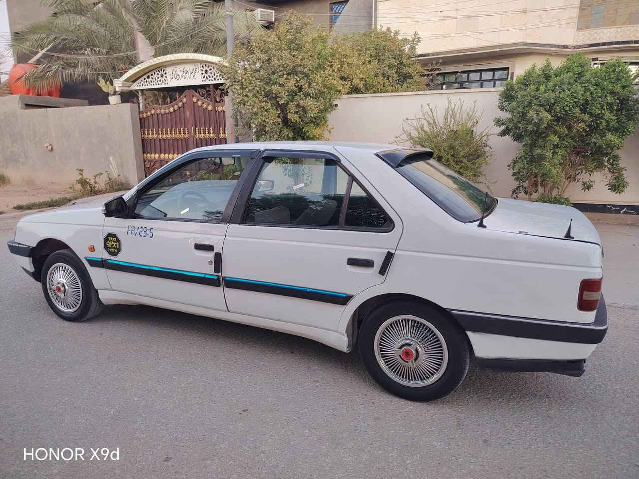 بيجو لميس خصوصي  مديل 2012 كير محرك تبريد خير من الله
سنويه  لل 2027
 بيه طخه شوفت عينكم 
تبريد شغال وثلج 
السياره باسمي 
السعر 32وبيها مجال 
مكان السياره بغداد الزعفرانية 
للاستفسار اكثر *********** هـ متوفر واتساب

نص مكتوب في الصور:
- HONOR X9d