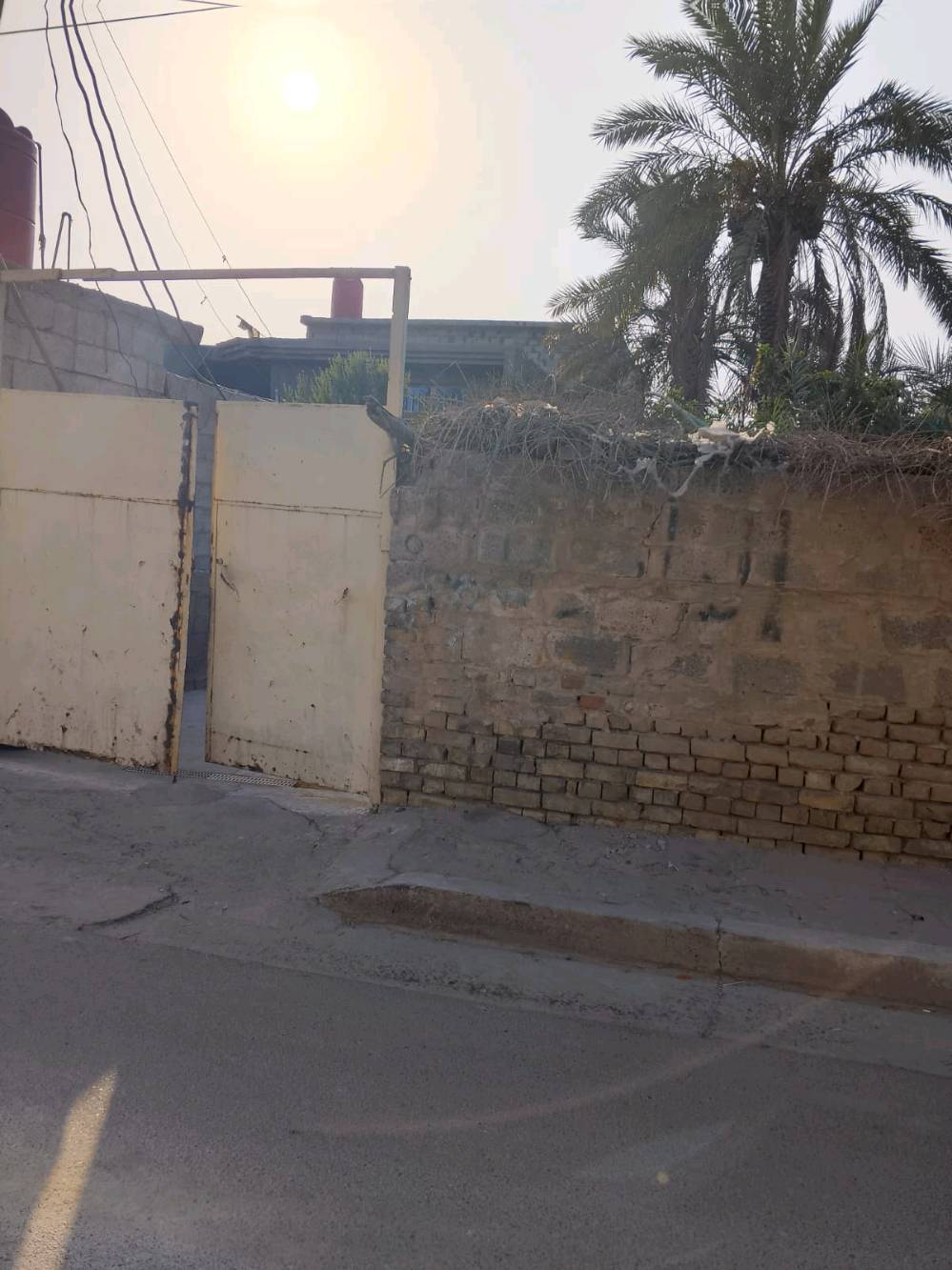 بيت الثعالبة الثانية بوبشام بيع ك قطعة بناء قديم 
400 متر مربع 
نزال 40 
واجهة 10 
ملك صرف بدون اي اوقاف 
بصف السوگ 
قريب على 3 مدارس 
خدمات ممتازة قريب على شارع بغداد 
السعر 
190 000 000 
دينار عراقي
البيت بناء قديم لذلك ينباع على شكل قطعة و بيه مجال للجادين في الشراء 
للاستفسار التواصل على 
***********