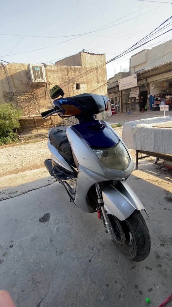 السلام عليكم سكنس نثيه البيع دراجه كامله مكمله نكره سلف وهندر دراجه نشطه بيه دبلات خلفيه ومامي رياضي سعره 450وبيه مجال مكاني بغداد الغزاليه رقم ***********
