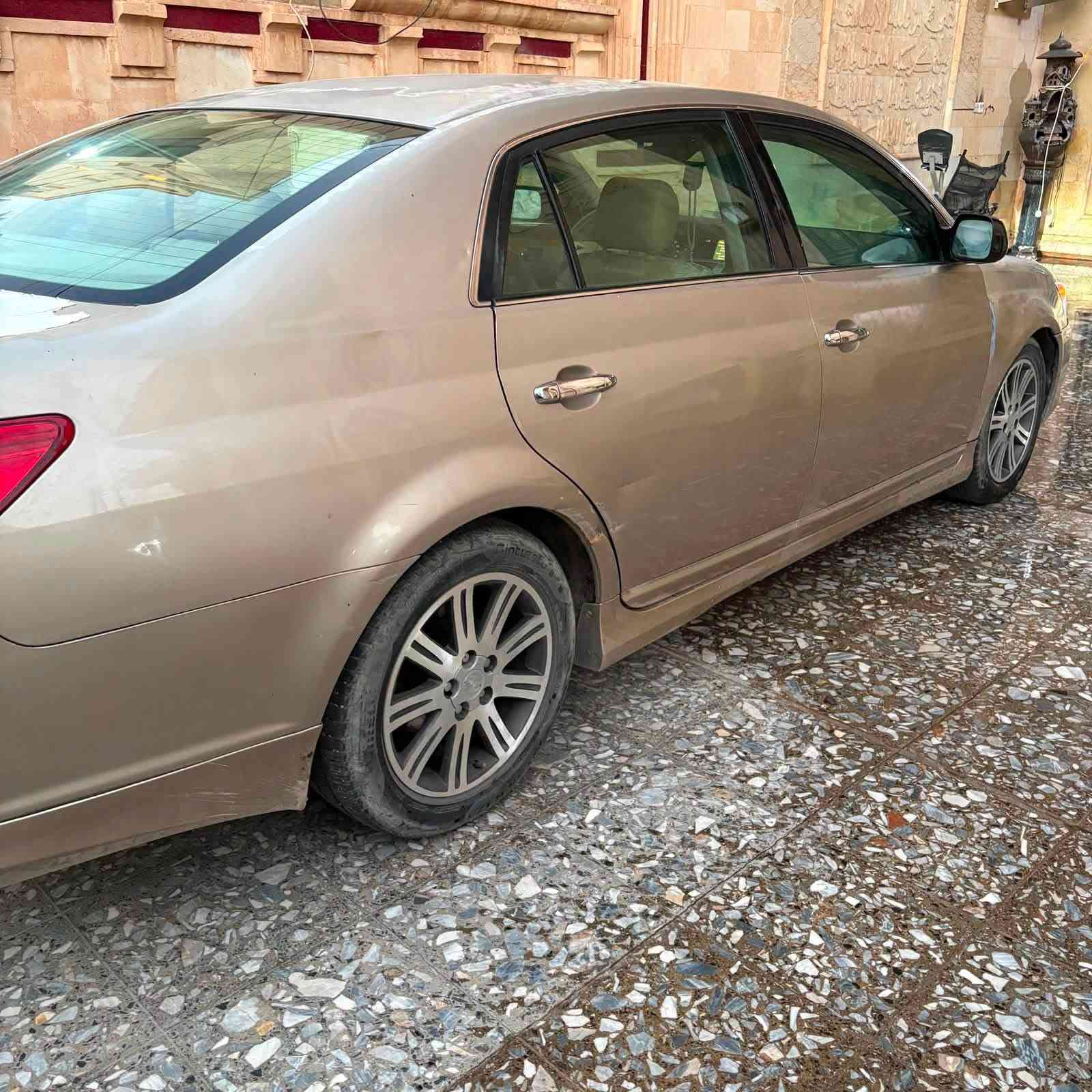 📣 (للبيع: تويوتا أفالون (2007
المواصفات  :
 النوع: تويوتا أفالون (Toyota Avalon)
 الموديل: 2007
 المواصفات XLS
 المحرك: 6 سلندر (V6)  
 اللون الخارجي: أصفر ذهبي مميز
 اللون الداخلي: جلد بيج نظيف جداً
 المسافة المقطوعة : 273,155 KM
 الداخلية: جلد بيج بحالة نظيفة ومريحة.
 المواصفات الإضافية:

فتحة سقف 
شاشة مال وكالة
مثبت سرعة 
حركة مقعد السائق كهرباء
 مثبت السرعة 
 المودات والأوامر الصوتية
 أوضاع القيادة  Drive Mode
 تبريد شاشة
 3 قطع تبريد
 شاشة خلفية للتحكم في التبريد 
💰 السعر والاتصال:
 السعر المطلوب: [90ورقة ] (قابل للتفاوض بالمعقول 
للجادين)
***********
