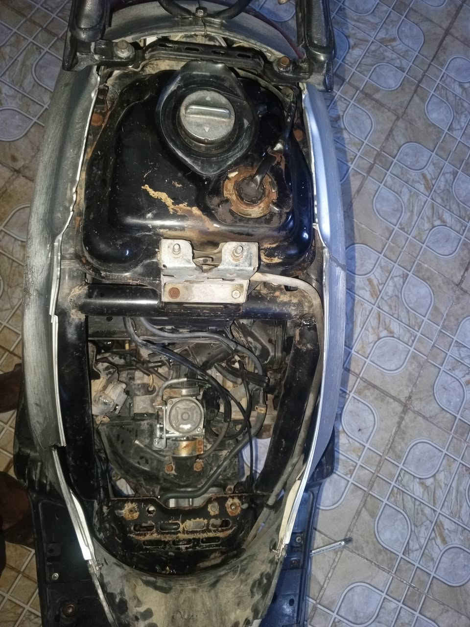 دراجه سبيسي للبيع مكينه خير من الله معدل كهربائيات شغاله حسب الي موجود بصوره كابريتر صار يومين من شديته جديد اصلي تاير جديد واصلي  سسعر 400وبيه مجال بسيط مكان كوت حي الحكيم ثانيه ***********
