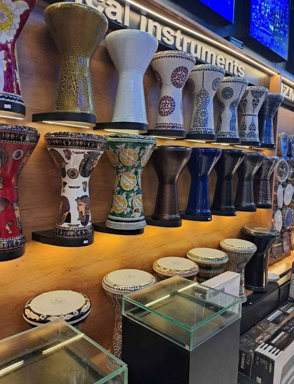 وجهتكم الأولى لعالم الموسيقى والصوت
بإدارة الأستاذ صدام الموسوي

بيع وشراء الآلات الموسيقية ومعدات الاستوديو، صيانة مجانية، دورات موسيقية أكاديمية، تجهيز وإحياء الحفلات بأحدث الاجهزه المتطوره ، ستوديو متطور للتسجيل والإنتاج الصوتي

📍 الفرع الأول: حي الجهاد – الشارع التجاري – مجاور أبو يونان

📍 الفرع الثاني: شارع فلسطين – ساحة بيروت – مجاور مركز أريدو للتجميل

📞 للتواصل: ***********
