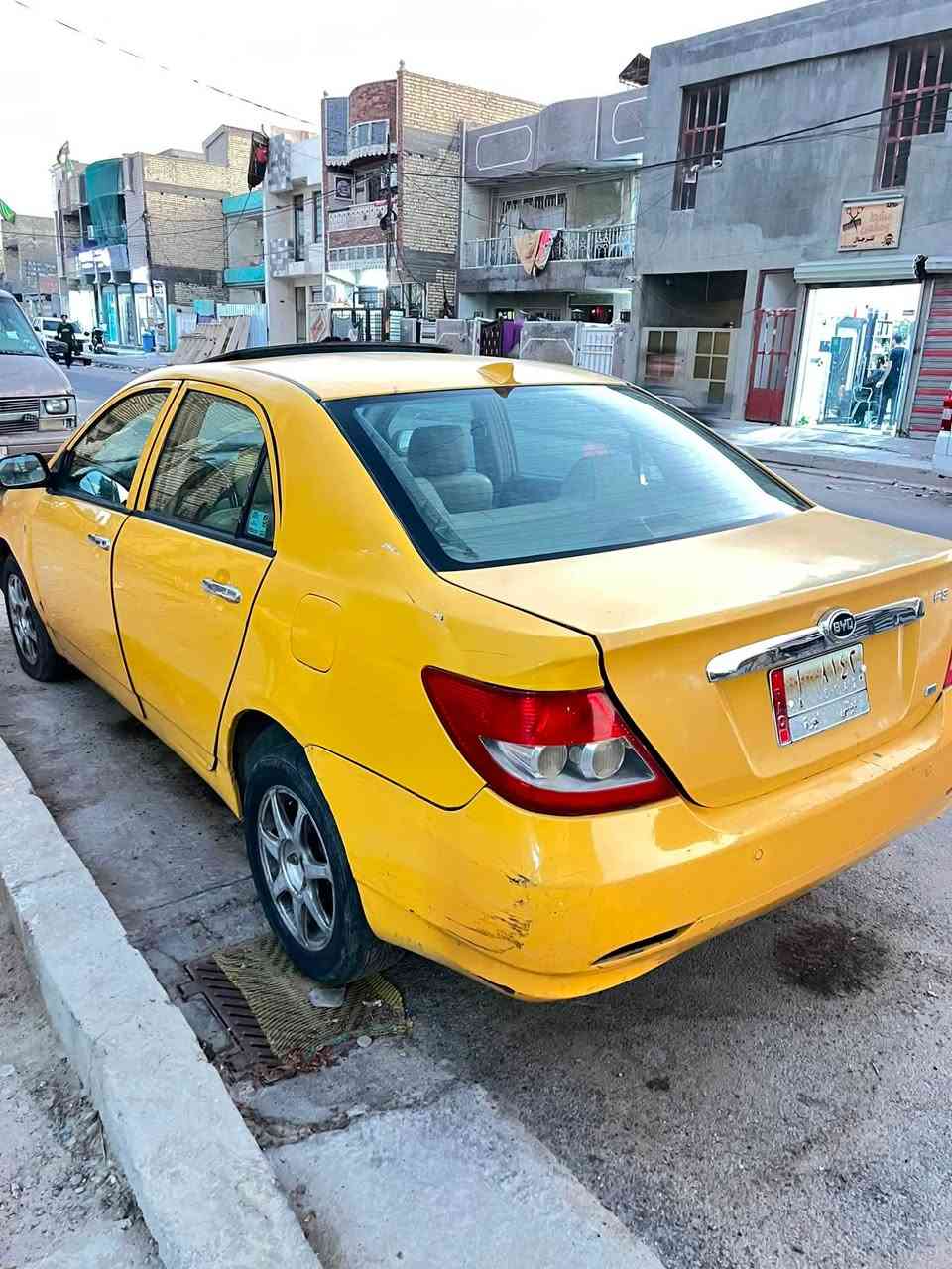 السلام عليكم 
Byd f3 موديل ٢٠١١
رقم ديالى 
بيها حادث صفحة السايق بابين و جاملغ امامي 
و محرك بي تبخير 
تبريد شغال 
السعر ٢٦ و بيها مجال بسيط 
العنوان بغداد 
للتواصل الاتصال : ***********
