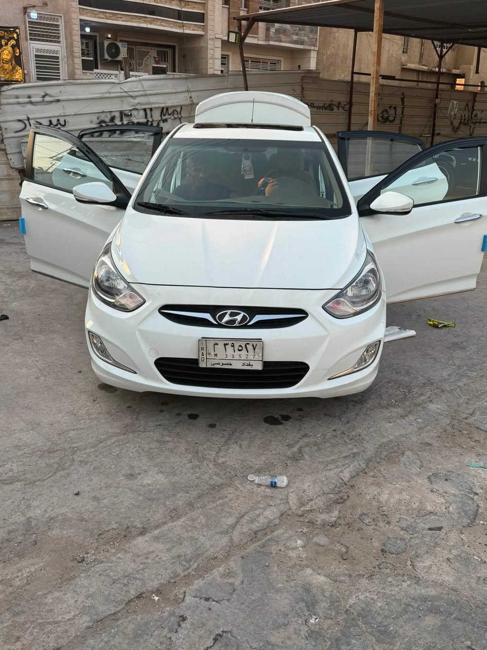 السلام عليكم
اكسنت خليجي 2015  محرك 1600 نظيفة جدا السياره ماشيه 70000 km
سياره عندي من 2016 يعني شخص واحد مستخدم السياره
صيانه دورية تبديل دهن كل 3000
مابيها اي نقص 
مواصفات  فتحه سقف اشاير مري ويل كب 16 كروم 
السونار اليوم اخذته مرفق بي كافة تفاصيل  والملاحظات
مكان السياره بغداد الإعلام 
لمعرفة السعر 
واتس  ***********
عمار
