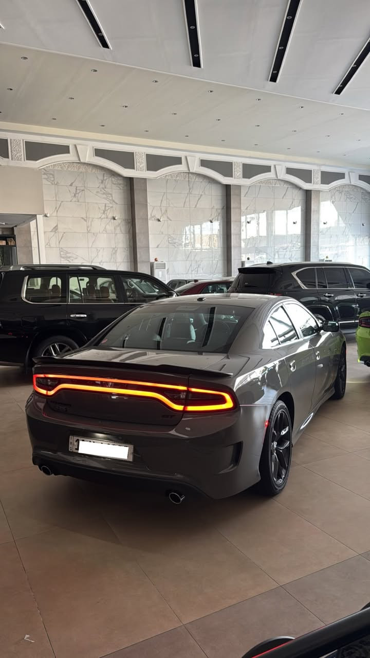 Charger GT Plus 2023 | 🔥
* محرك 3.6L V6 Pentastar
* قوة 300 HP
* ناقل حركة أوتوماتيك ZF 8 سرعات
* نظام Sport Driving Modes
* مقاعد Alcantara فاخرة
* تبريد وتدفئة المقاعد
* تدفئة المقود
* تشغيل بصمة + Remote Start
* شاشة Uconnect قياس 8.4 إنش
* كاميرا خلفية + حساسات + رأدار
* Blind Spot Radar
* إضاءة Full LED
* جنوط رياضية 20 إنش
* ماشية 17 ألف كم فقط
* السيارة بحالة ممتازة وجاهزة للفحص
ومغلفة ppf بالكامل

السعر 372 ورقة وبيها مجال

موقع السيارة : بغداد
***********

