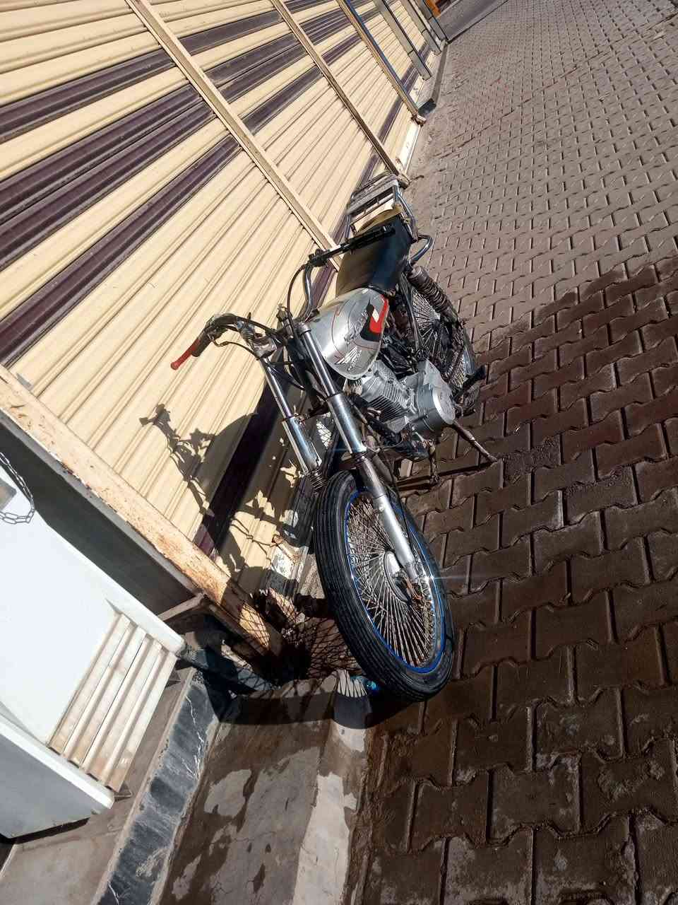بسم الله يوجد موطور للبيع سعر 200 وبيه مجال للاستفساراتصل ***********
