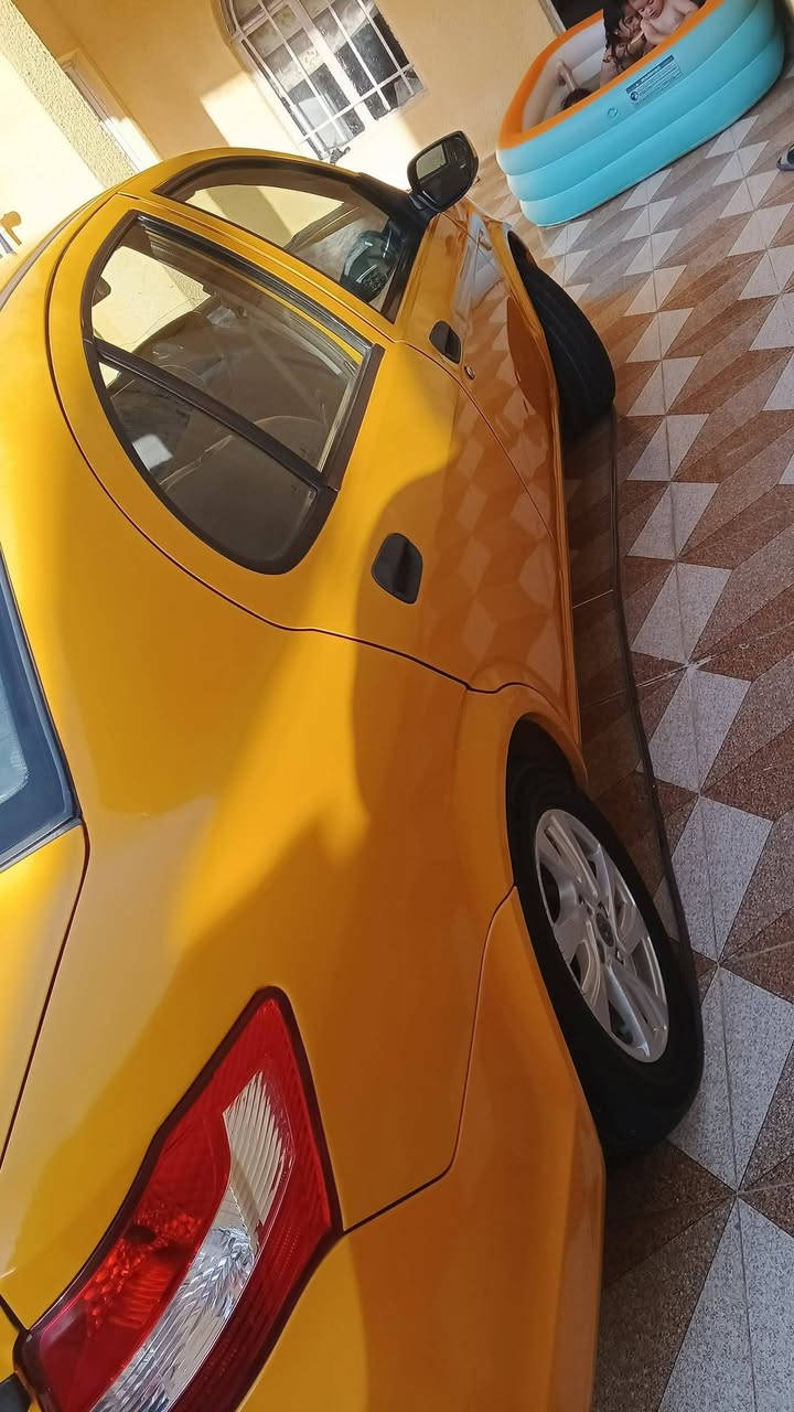 السلام عليكم 
ساينا 2020 بعدلها 5اشهر وترفع الحجز عنها 
السيارة جديدة بس بيها تليحضات بسبب الشارع 
بيها طخه باب السائق وطخه بالدعاميه الامامية 
والباقي مكفول تبريد ثلج حماوة طبيعه  السيارة جديدة 
من كل النواحي ***********
مكاني بغداد الزعفرانية
