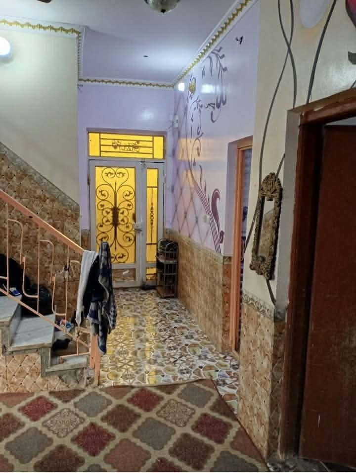 بيت طابو المساحة 140متر  ركن طابقين بصوب بني ركاب حي المنتظر قرب مدرسة الحشد مقابل مجمع بركات المهدي المنتظر 
الطابق الأول غرفة وصالة ومطبخ وديوانية والبناء طابوگ والسگف كونكريت ماعدا السياج والصحيات بلوك
الطابق الثاني ٣غرف والبناء ثرمستون والسگف كونكريت ملبوخ فقط

السعر الكلي 130مليون 
مطلوب اسكان 11مليون

نص مكتوب في الصور:
- ٠٦:٤٨ ٢٠٢٦/٠٥/٠٣
- ٠٦:٣٩ ٢٠٢٦/٠٥/٠٣