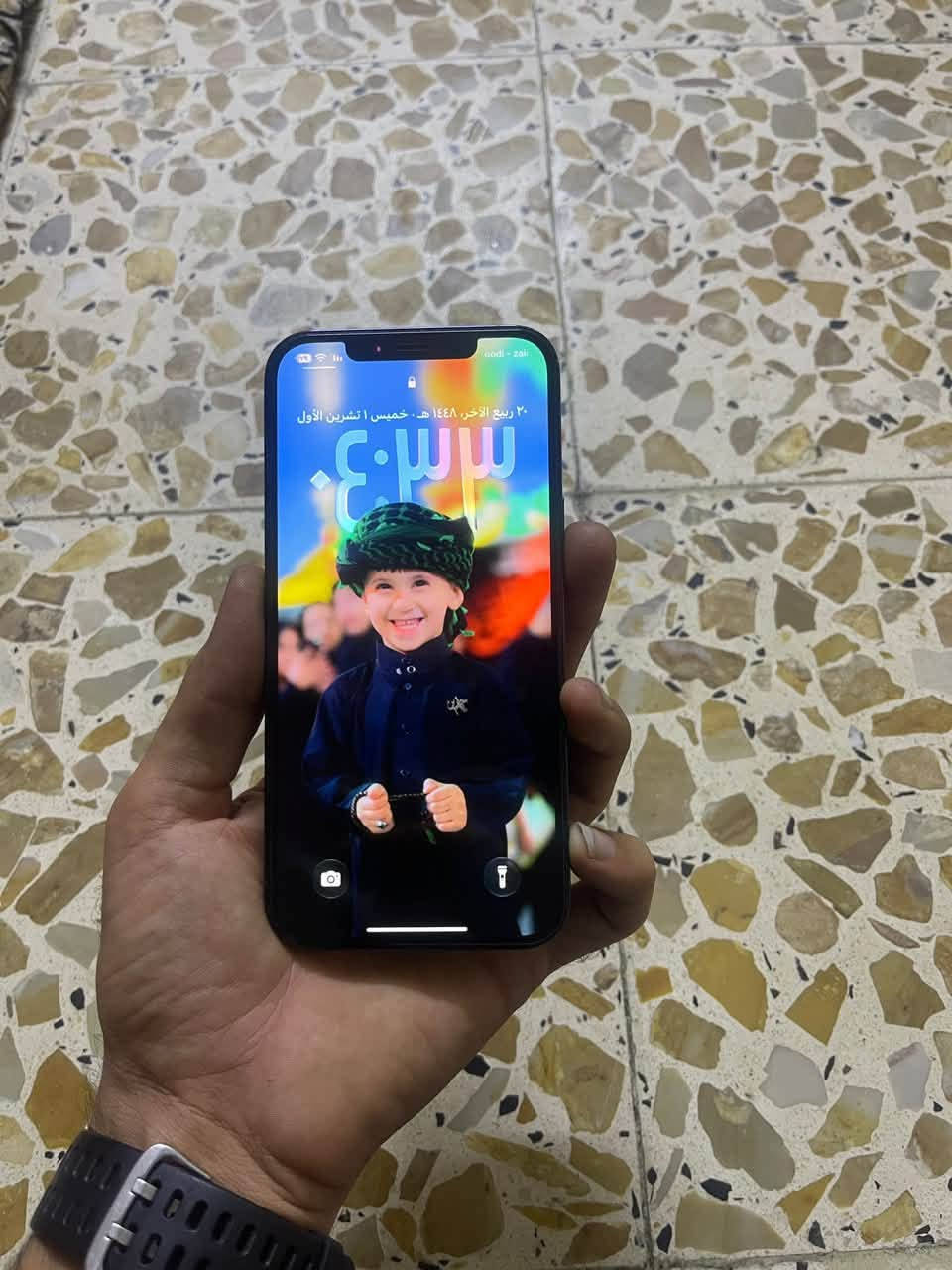 آيفون 12برور ماكس لبيع
بطاريه 85 ذاكره256
تلفون بلادي ما مبدل بي اي شي تجي تفحص  وتاخذ
سعر ٥٠٠ وبي مجال بسيط 
رقم ***********

نص مكتوب في الصور:
- ٠٤:٣٣ ٧٩ حالة البطارية والشحن < كما هو الحال مع البطاريات القابلة لإعادة الشحن، بطارية الهاتف قابلة للاستهلاك وتصبح أقل فاعلية مع الوقت. معرفة المزيد... الحد الأقصى للقدرة ٨٥٪ هذا قياس لقدرة البطارية مقارنة بقدرتها عندما كانت جديدة. قد تتسبب القدرة المنخفضة بتقليل ساعات الاستخدام بين عملية الشحن والأخرى. أقصى قدرة للأداء ستساعد الأنظمة المضمنة في النظام والمكونات في تخفيف آثار الأداء التي قد تلاحظها أثناء التقدم الكيميائي في عمر بطارية iPhone. شحن البطارية المحسن للحد من استنزاف عمر البطارية، يتعلم الـ iPhone من عادات الشحن اليومية، بحيث ينتظر ولا يتجاوز ٨٠٪ حتى يحين موعد حاجتك إلى استخدامه.