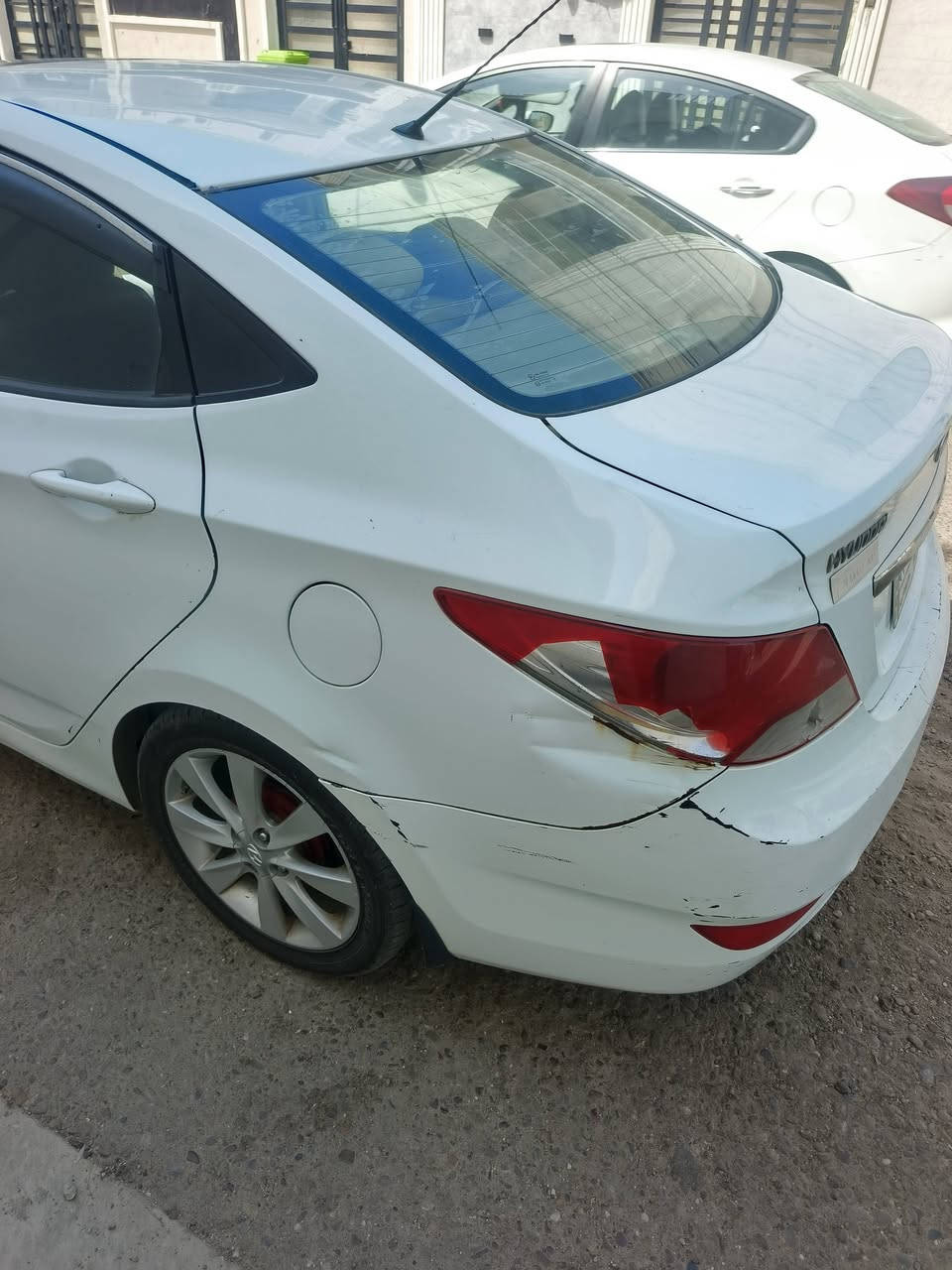 سلام عليكم
اكسنت موديل ٢٠١٢ 
بغداد بأسمي تحويل ثاني يوم 
مواصفاتهه
مكينه ١٦٠٠ دوش 
سقف سلايت 
ويل كب أصلي بلادي 
تخم تاير جديد 
باتري جديد 
سياره أي نقص مابيهه عدا التبريد مو شغال
ضربه مابيهه عدا الجاملغ الأمامي اكو مكانات طخات موضحه بالصور 
مكان السياره بغداد الدوره 
السعر ٧٧ وبيه مجال 
***********
