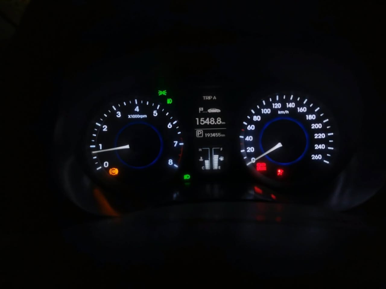 سلام عليكم
أزيرا مديل 2012 VIP 
سونار موجود بلمنشور 
بيها ٣ قطع بدون دواخل 
تبريد قطعتين / برده خلفيه 
مكينه بيها صوت رواجز اول مل تشغل بس 
الكير مكفول 
حداديه زينه 
مكان السيارة ديوانيه 
السعر 105 وبيها مجال بسيط حك الجيه 
*********** بي واتساب
