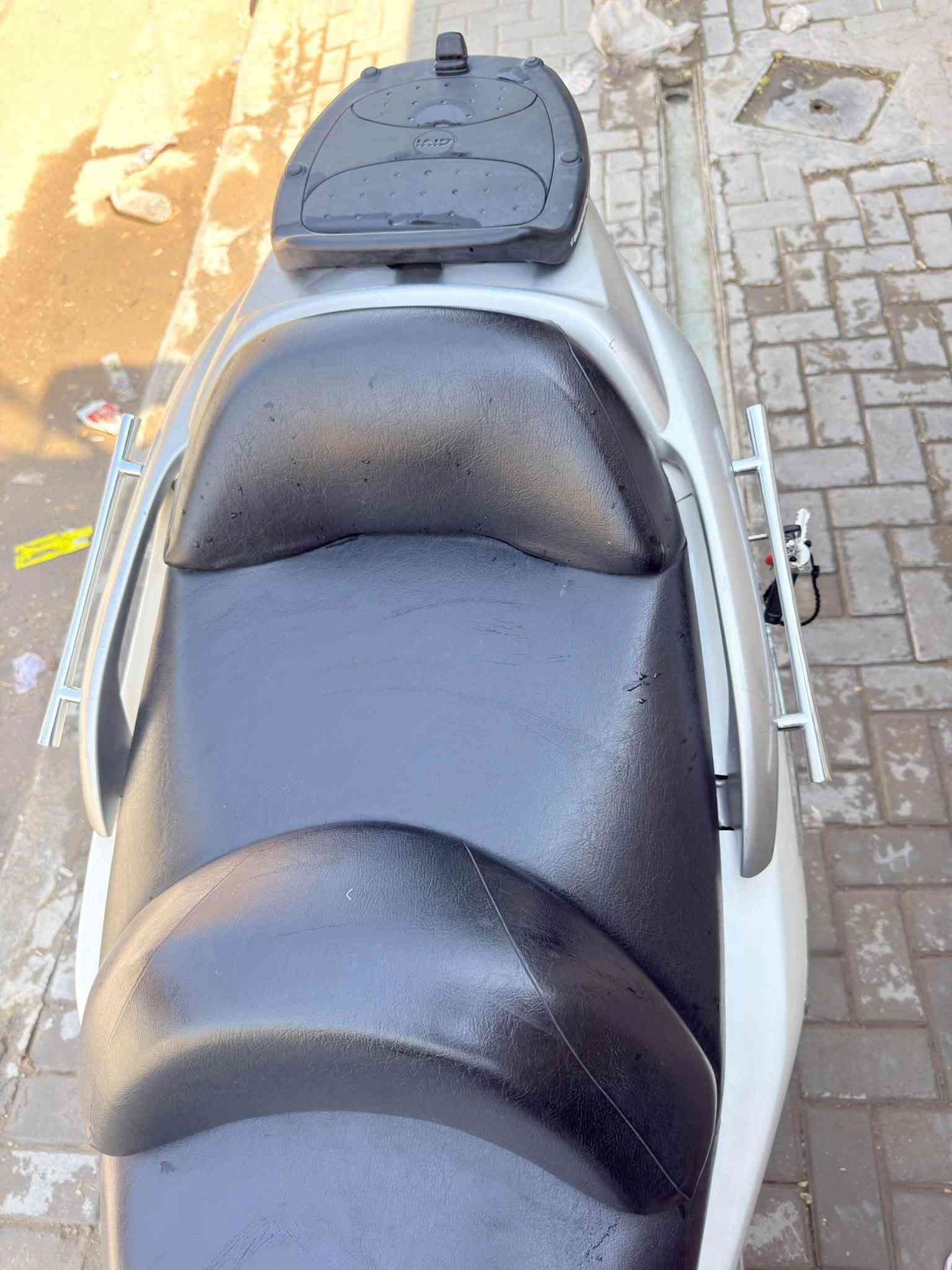 400 / ماشيه ٣٠٠٠٠ مال حاويه كفاله عامه من كلشي
سعر رمش عليه واني اخابرك ***********
