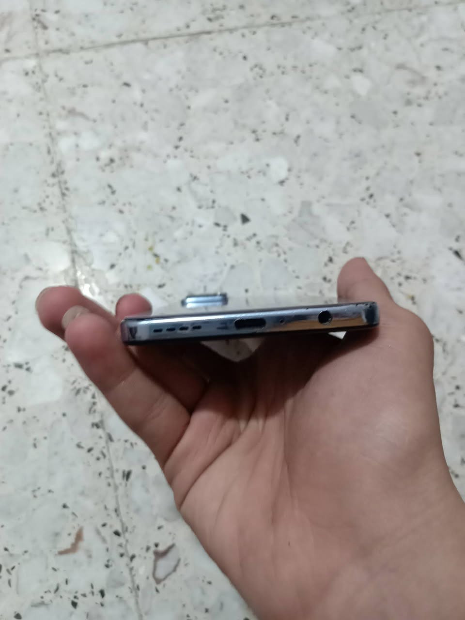 السلا م عليكم عندي جهاز نفنكس زيرو برو جهاز غني عن التعريف جهاز قوي يخبل حلو بكلشي بس بي فطر جهاز حلو ذا كره 256قوي كلشي او السماعه الجوه متحركه العنوان بغداد رقمي ***********سعر 125بي مجال

