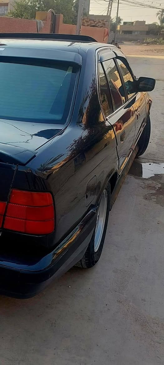 للبيع BMWموديل 91رقم بغداد لون اسود صبغ عام للجماليه محرك 35مفتوح كير اوتو السعر 48وبيه للتواصل مع الرقم ***********
