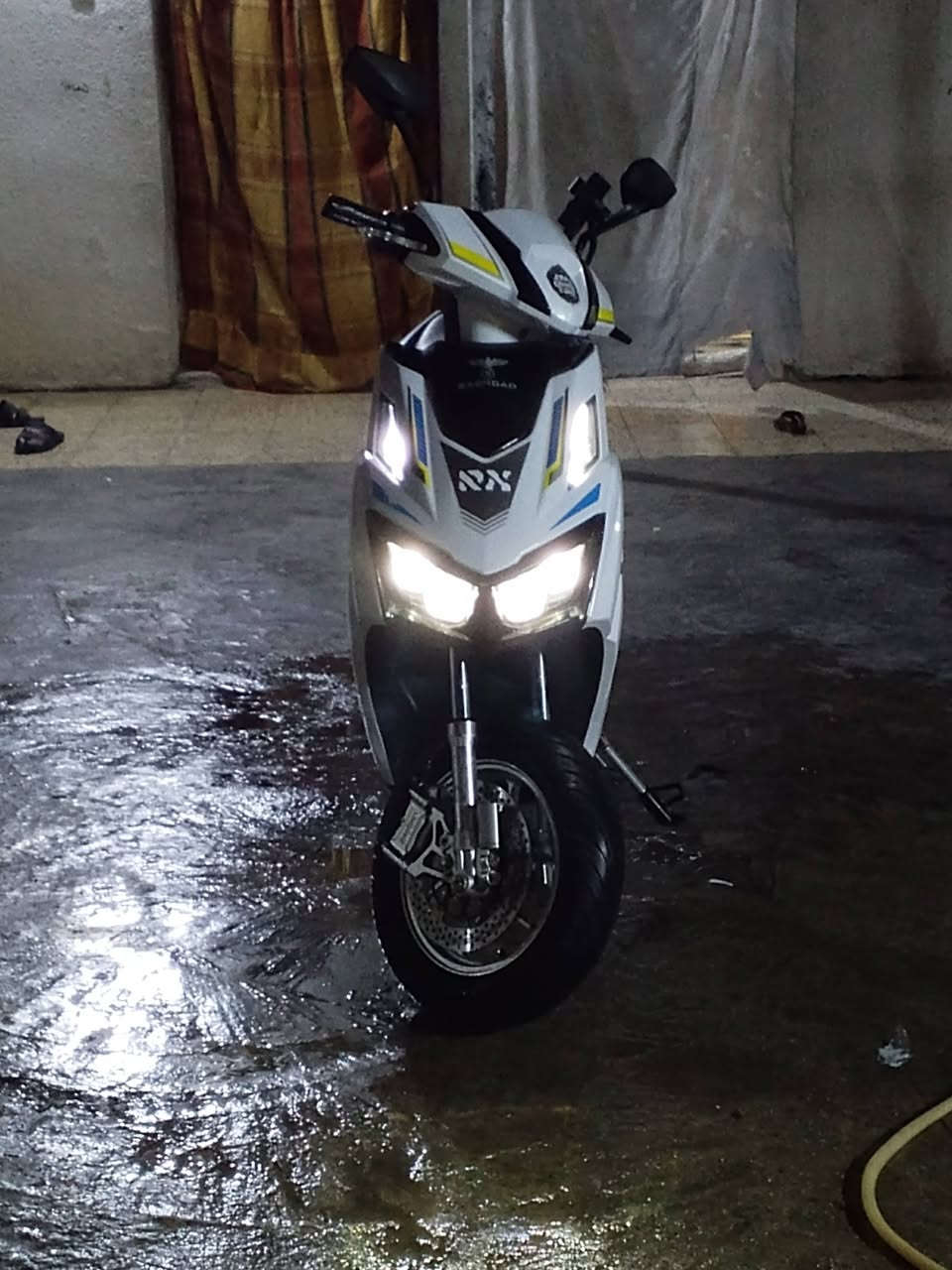 السلام عليكم
دراجة كهربائية للبيع🛵

♦️شركة بغداد 

♦️النوع RX

♦️السرعة الحقيقية 60

♦️نضام الR الرجوع الى الخلف

♦️نسبة النظافة 70%

♦️مري كاربون فايبر

♦️الملف 3000W

♦️A36

♦️72V

♦️6بطارية

♦️شيال رياضي

📍 ملاحظة الدراجة مبدل سكليتر و عمبار بريك جدد

و الإشارة بية خلل متشتغل و الجاملخ نقص

تجي وتشوف الدراجة مثل ما ذكرت النضافة70%

💰🤑السعر........600الف وبيها مجال

العنوان 📍 بغداد الزعفرانية 

رقم الهاتف 📞***********

ليريد يتصل ممتواجد على الانترنت
